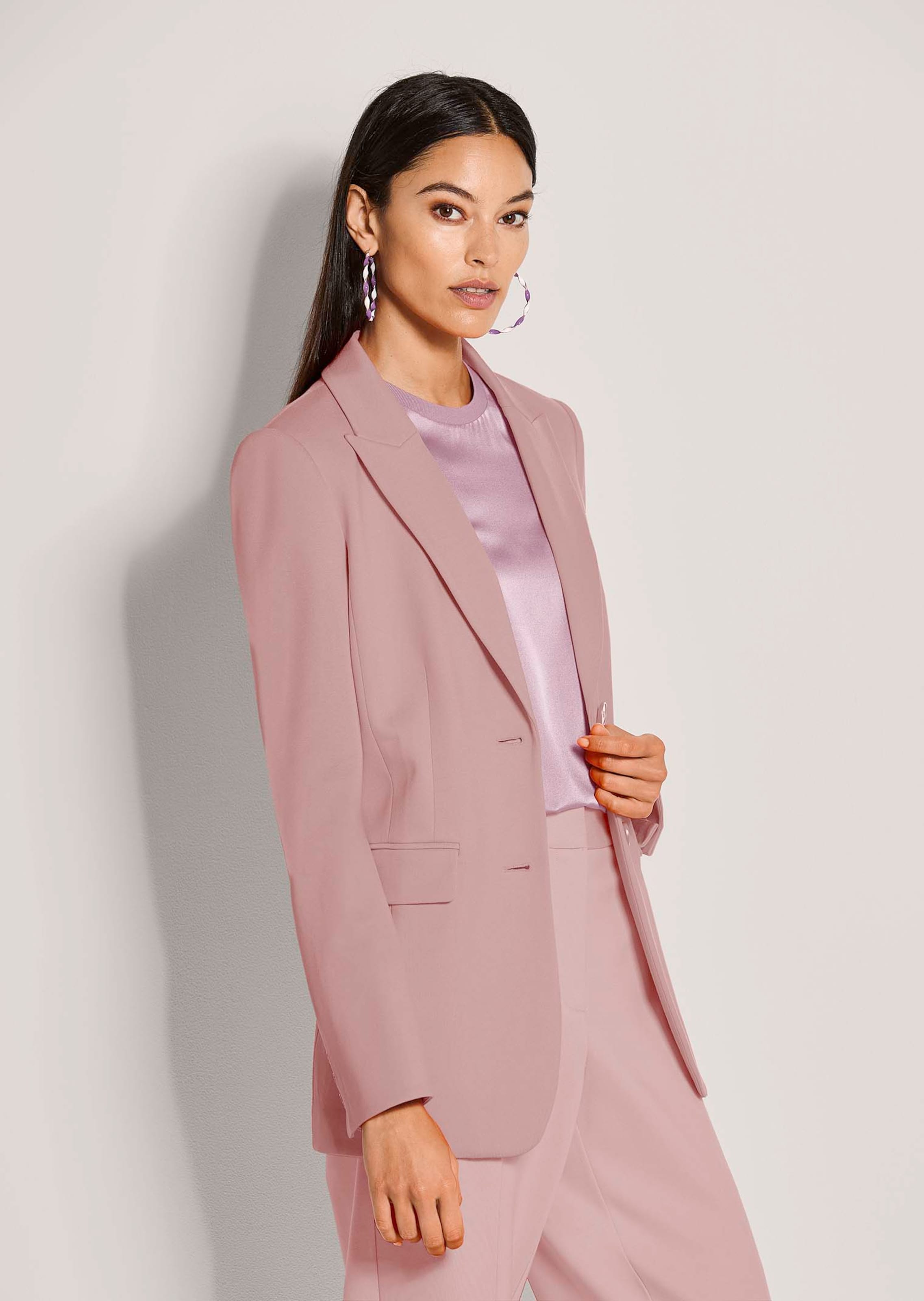 Blazer mit Reverskragen in leicht verlängerter Form