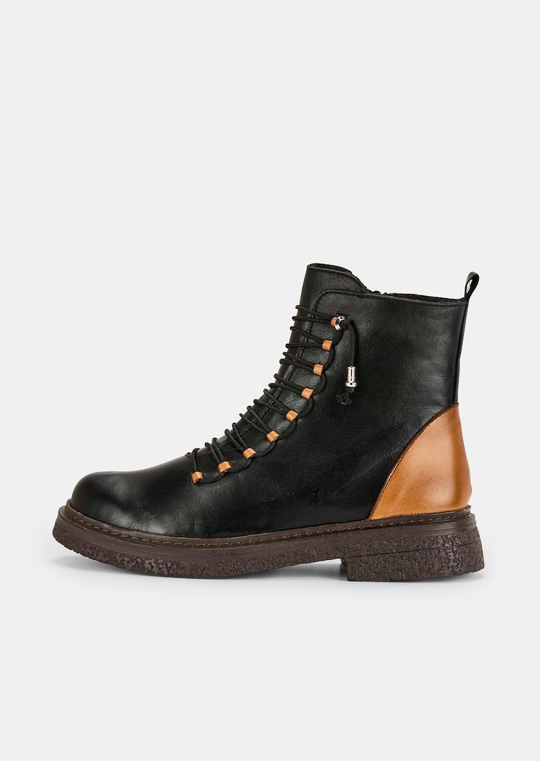 Stiefeletten aus Leder mit Zierschnürung