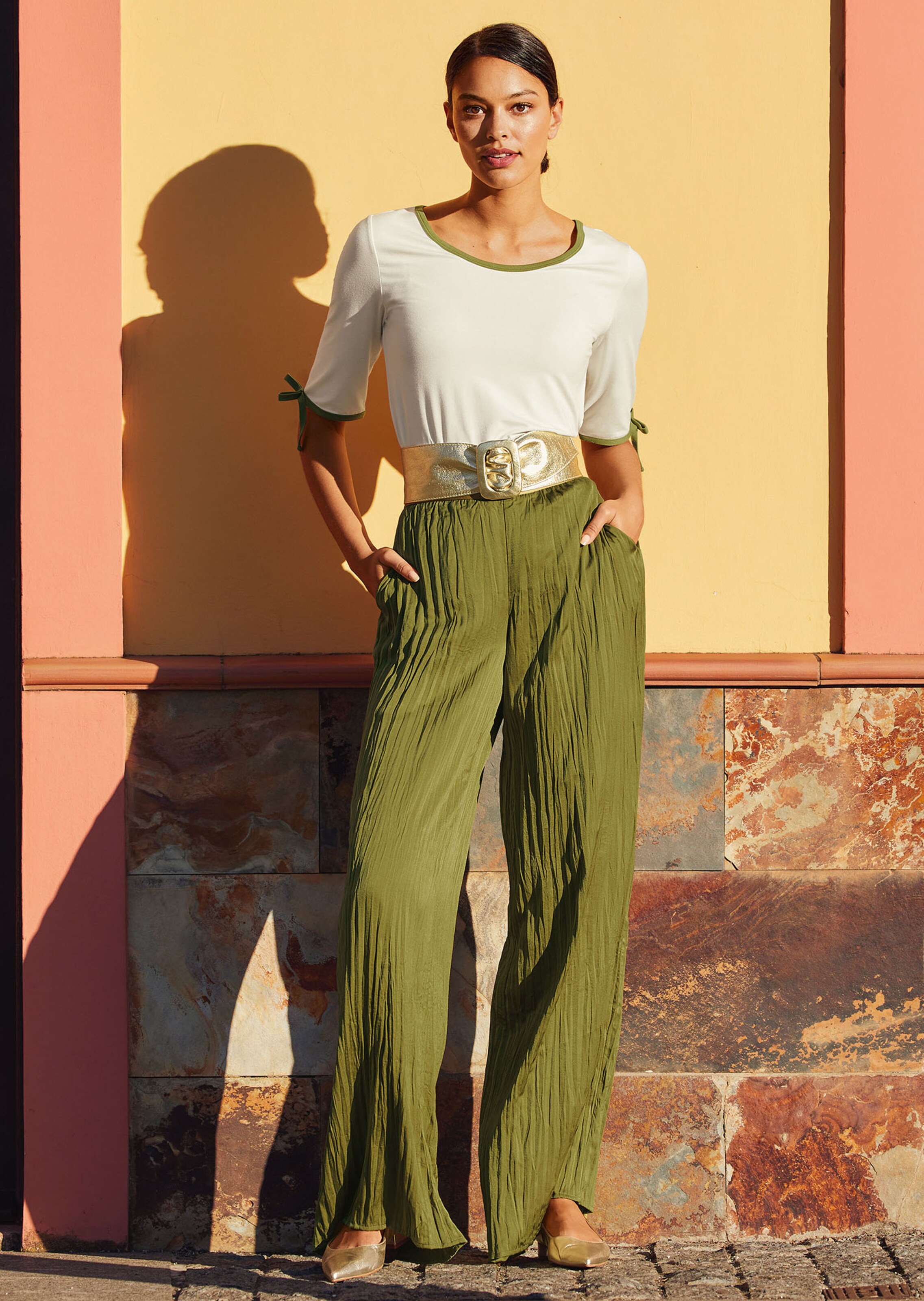 Weite Hose aus Crash-Satin