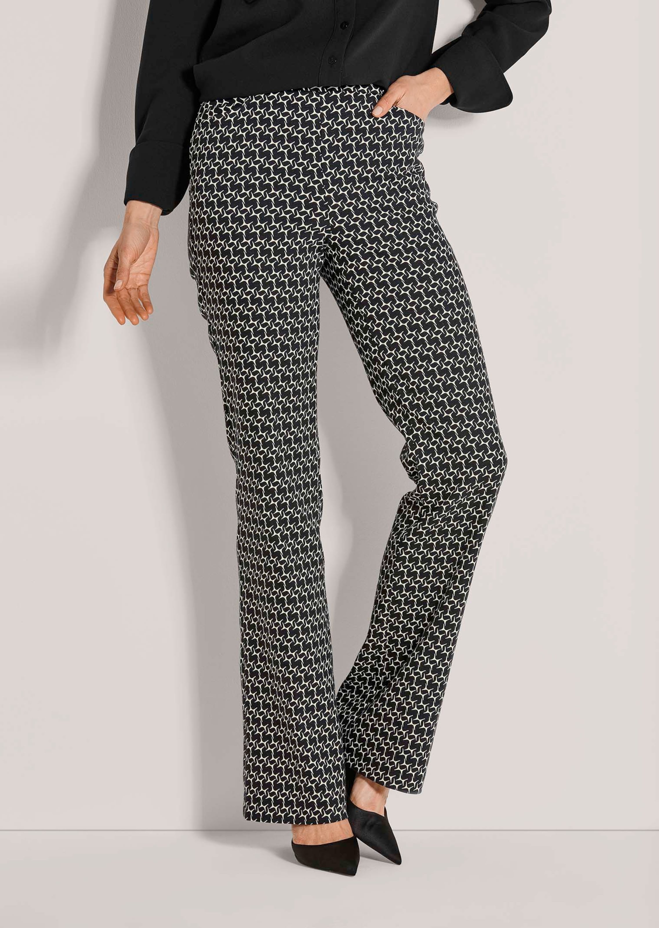 Printed pull-on trousers with a subtly flared leg
