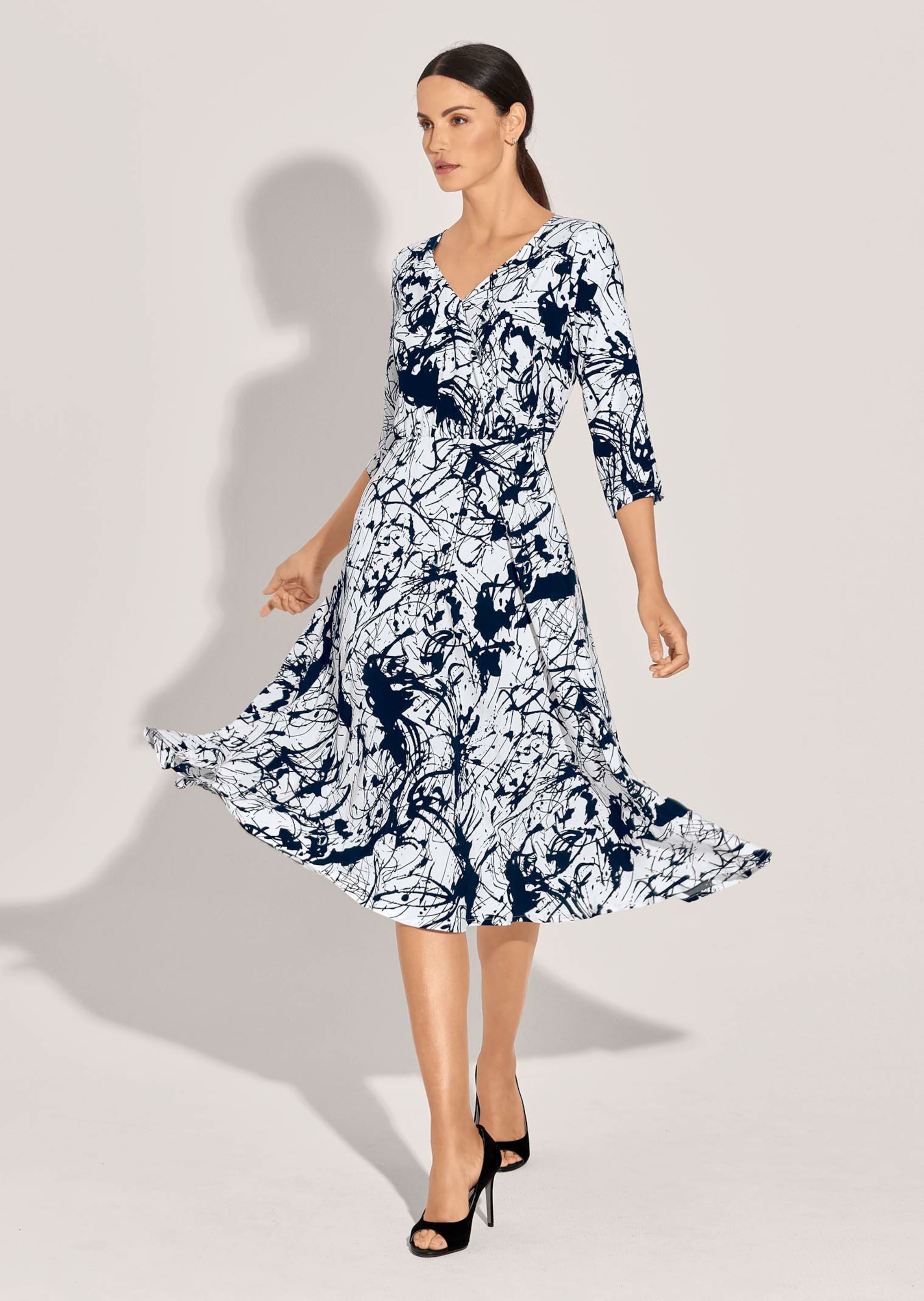 Kleid mit kontraststarkem Unikat-Druck