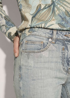 Slim-Jeans mit Strassdetails und modischer Waschung thumbnail 6