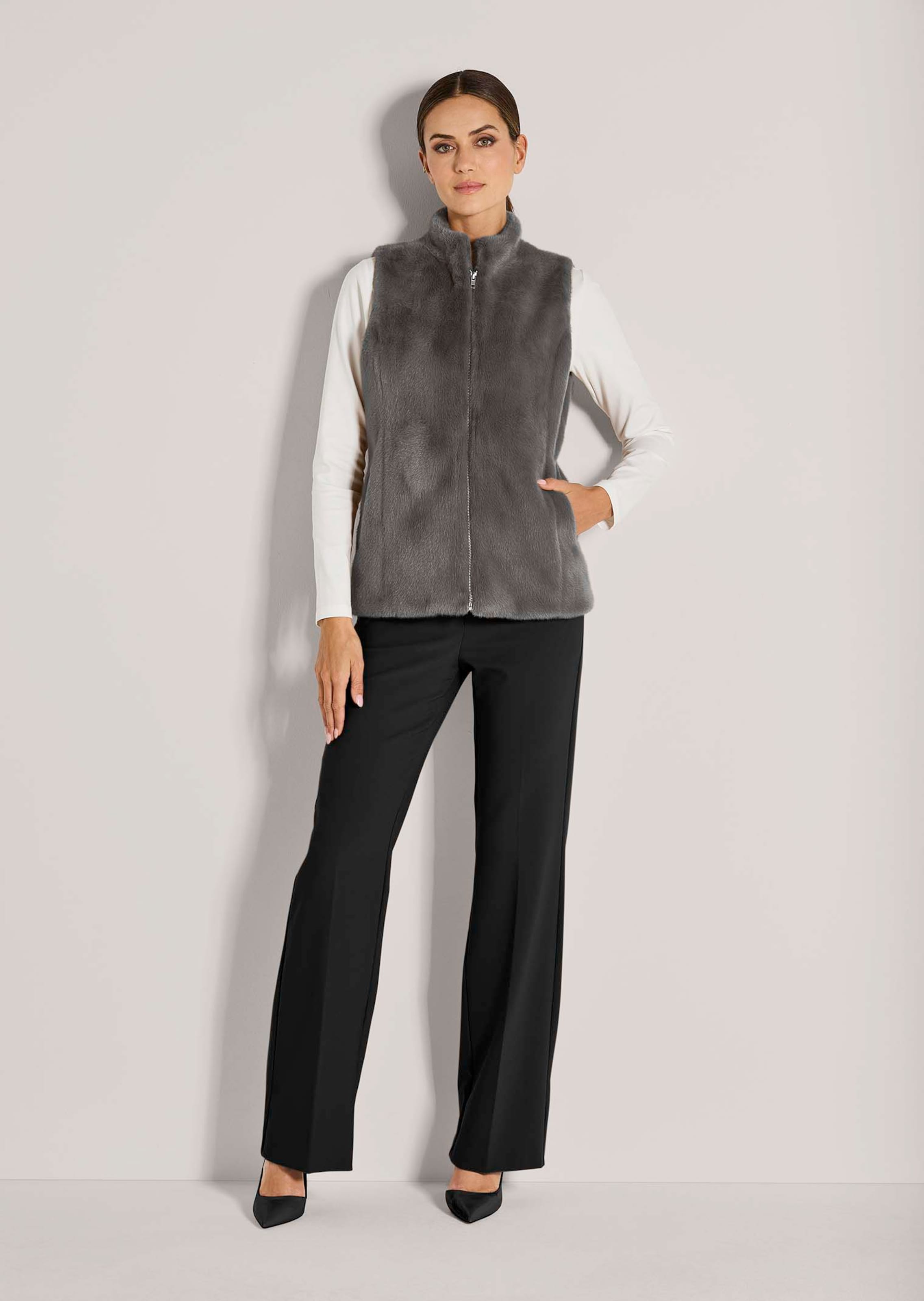 Gilet en fausse fourrure avec zip de fermeture thumbnail 3