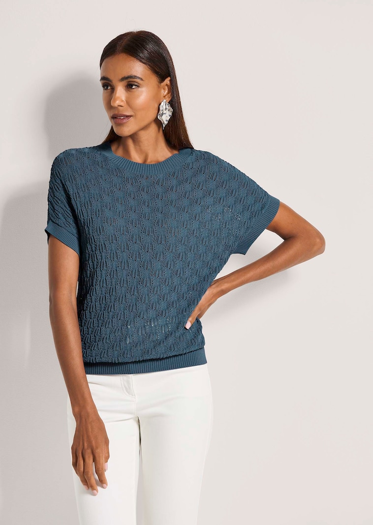 Lightweight open-knit jumper