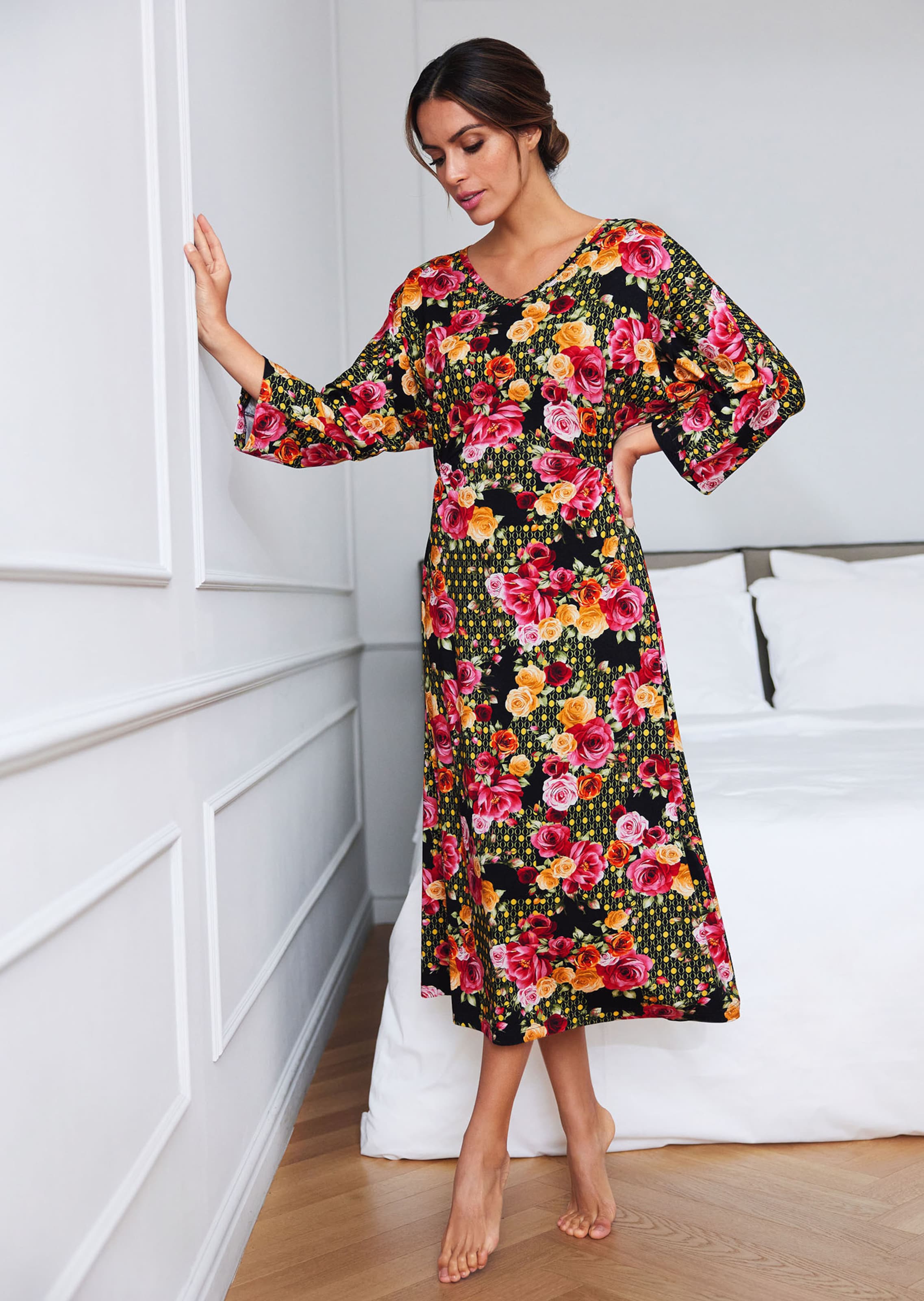 Nachtkleid mit Blütendruck und 3/4-Ärmel