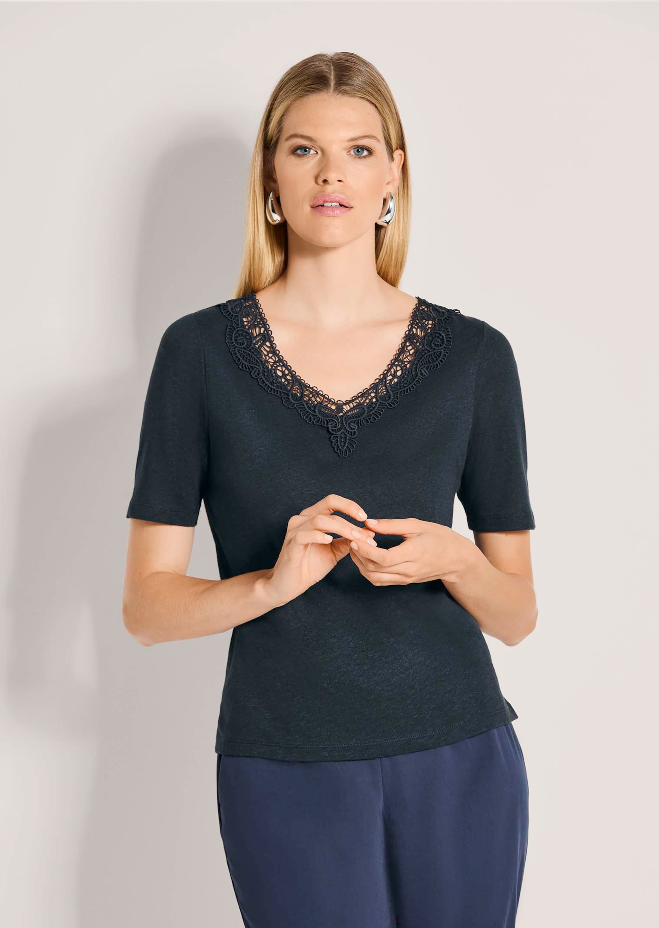 Leinenshirt mit kurzen Ärmeln und feiner Spitze