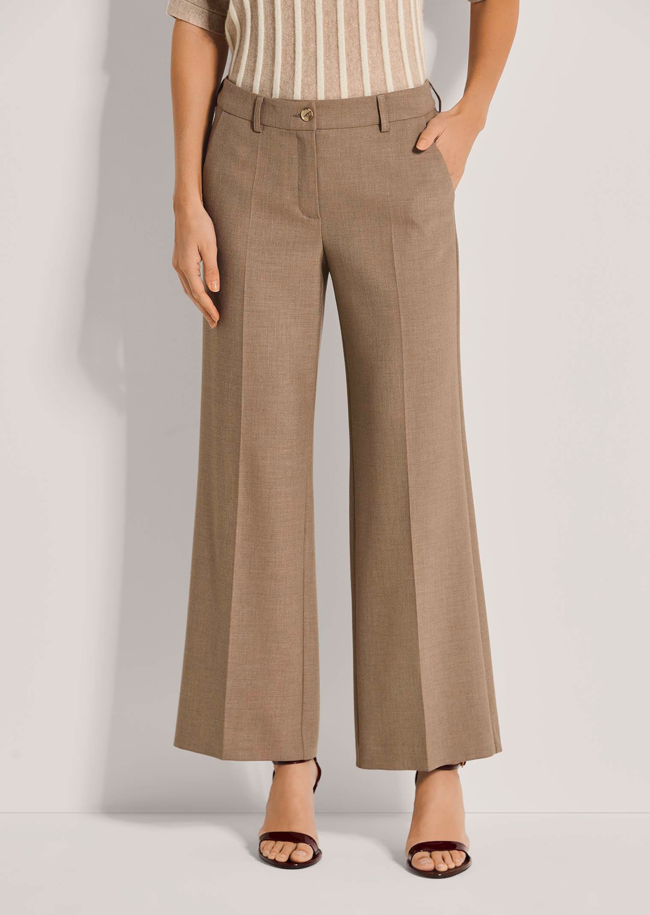 Wide-leg trousers thumbnail 2