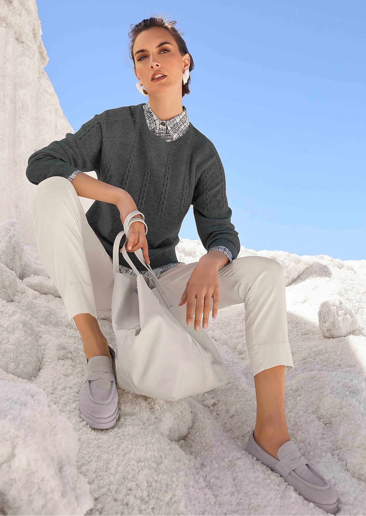 Rundhals-Pullover mit Zopfmuster