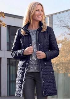 Manteau court matelassée à col droit thumbnail 7