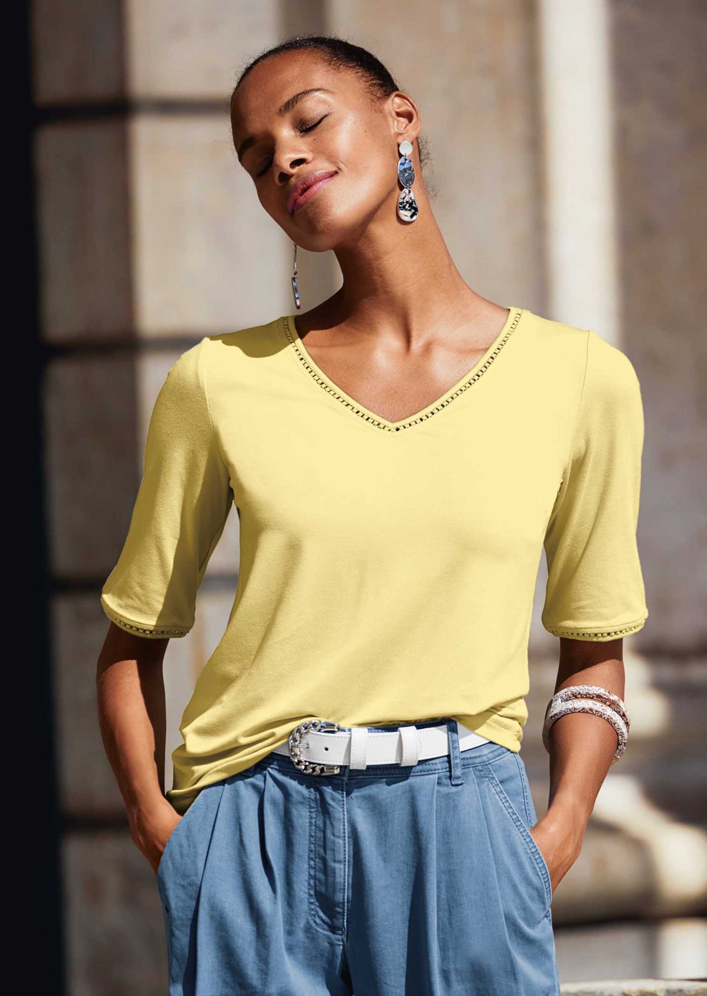 Shirt mit Lochstickerei