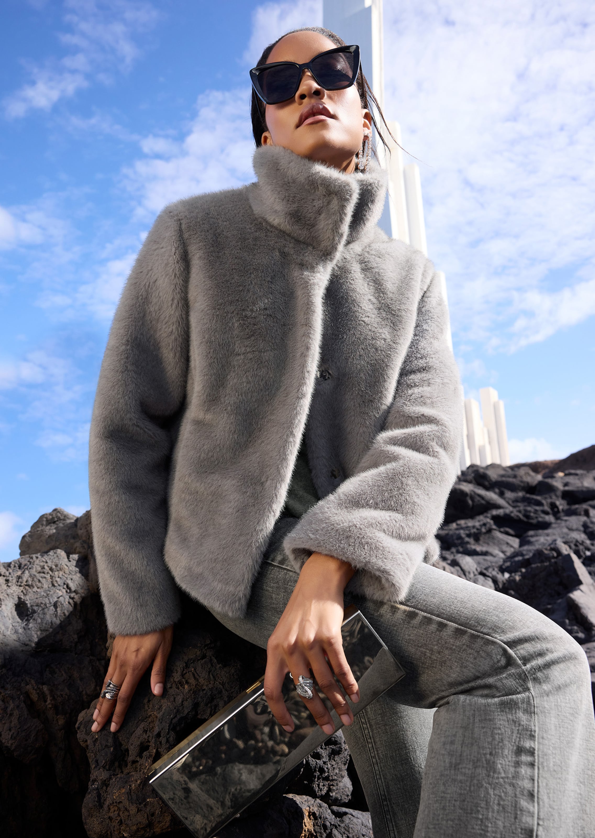 Veste courte tendance en fausse fourrure