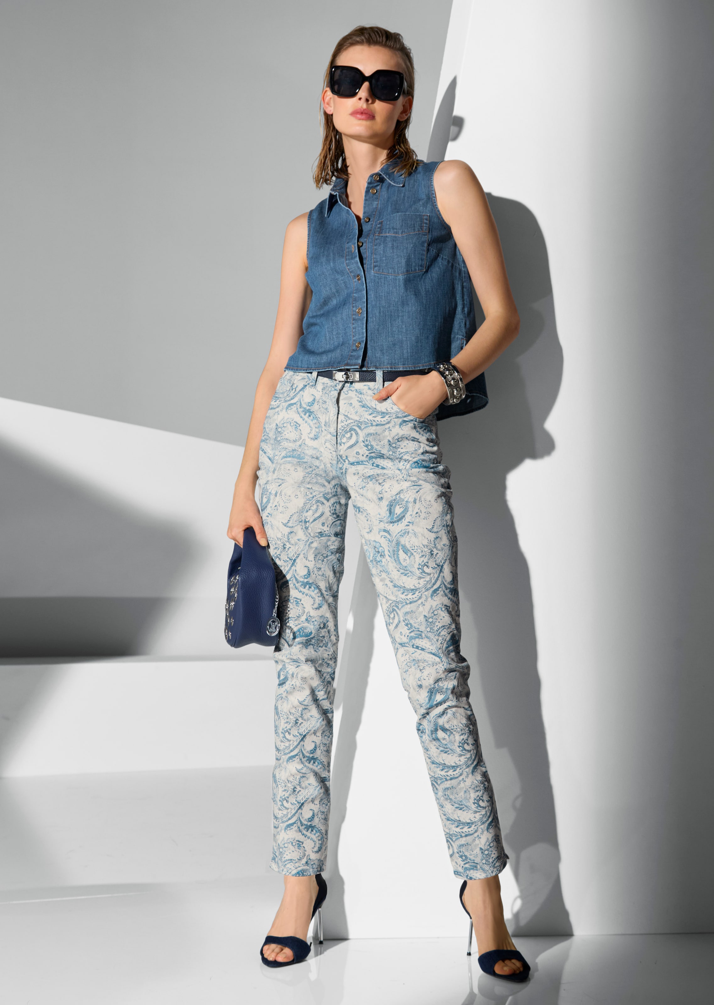 Denimhose mit Paisley-Print