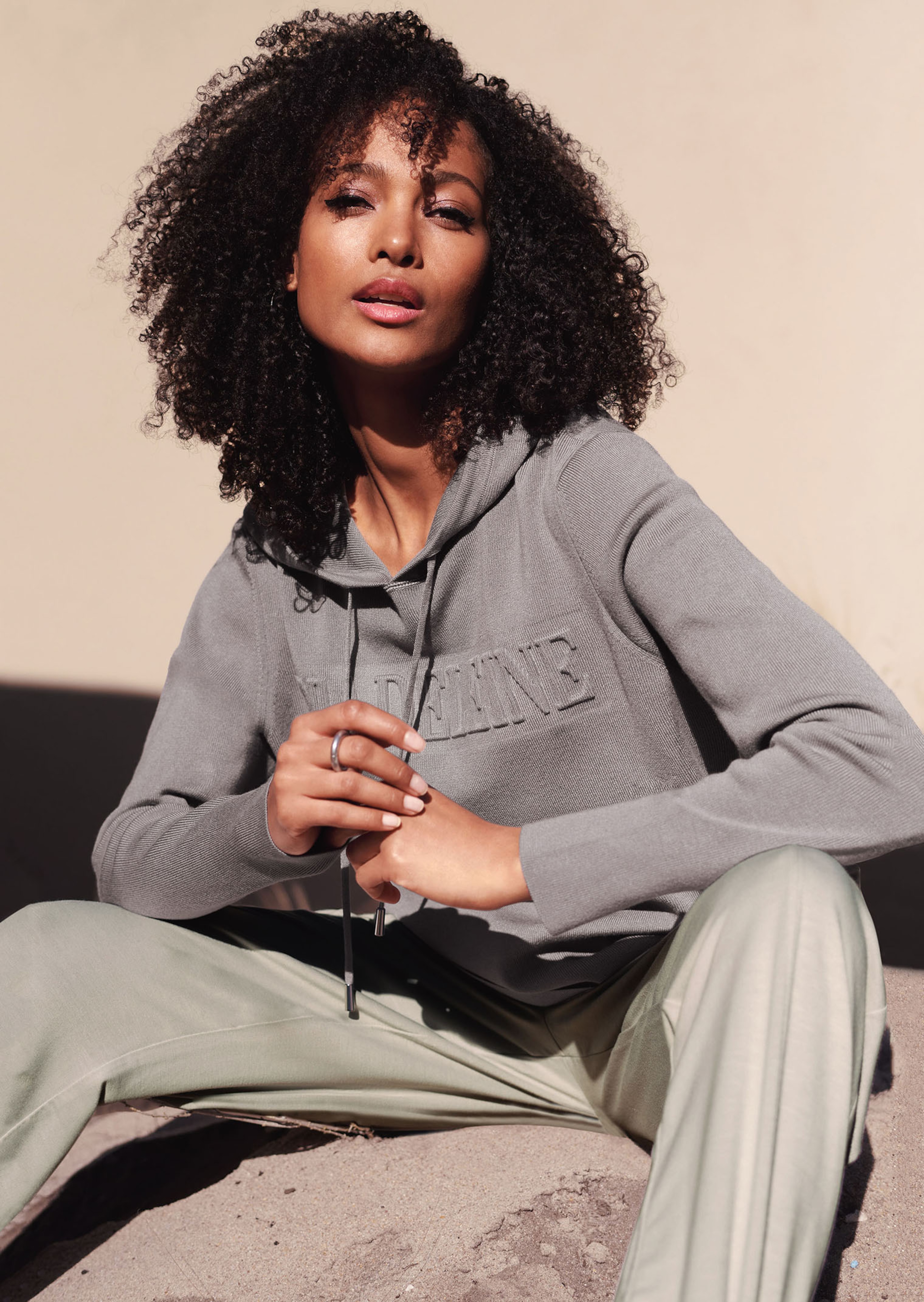 Kapuzen-Pullover aus softem Strick