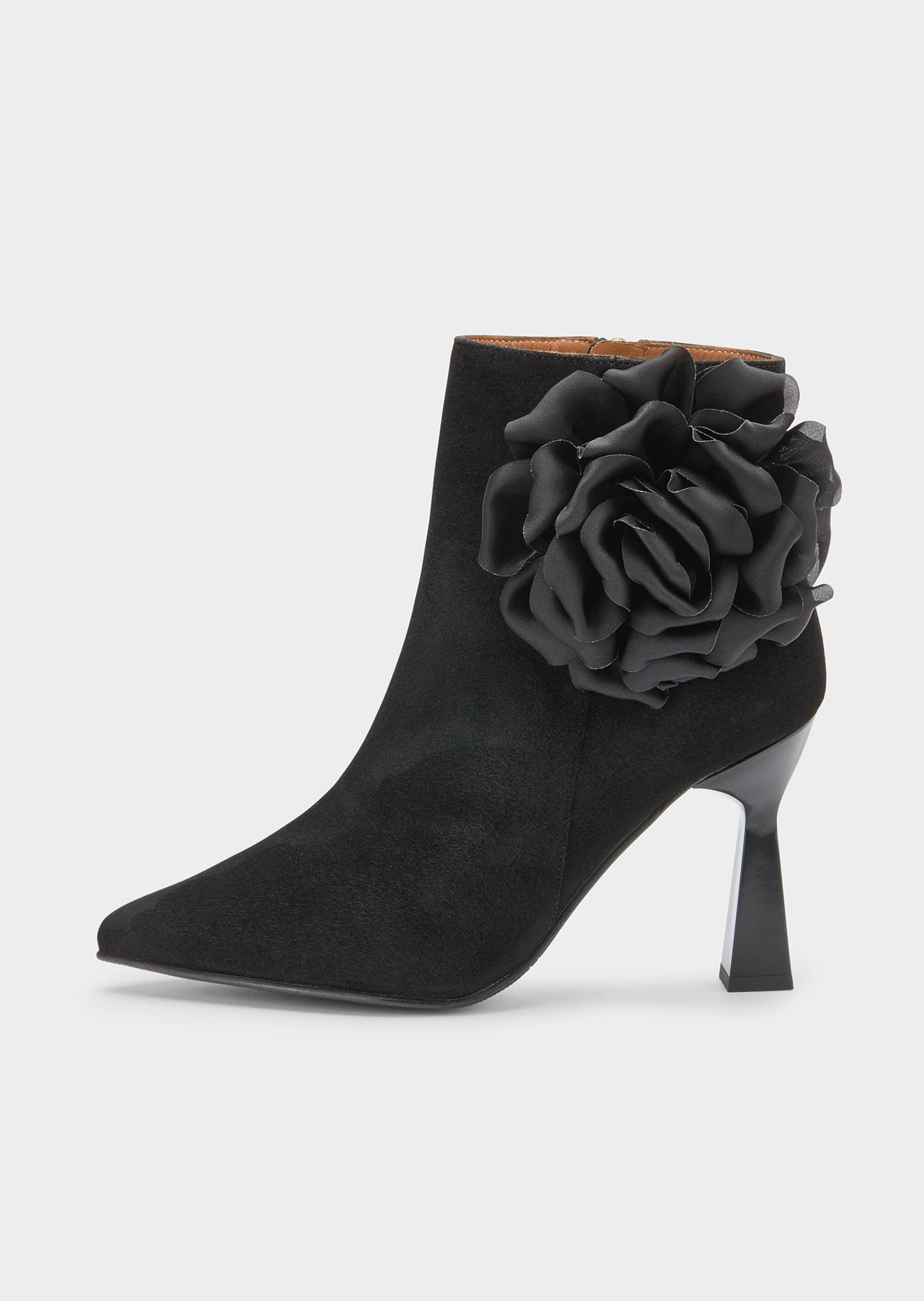 Wildleder-Stiefelette mit opulenter Blüte
