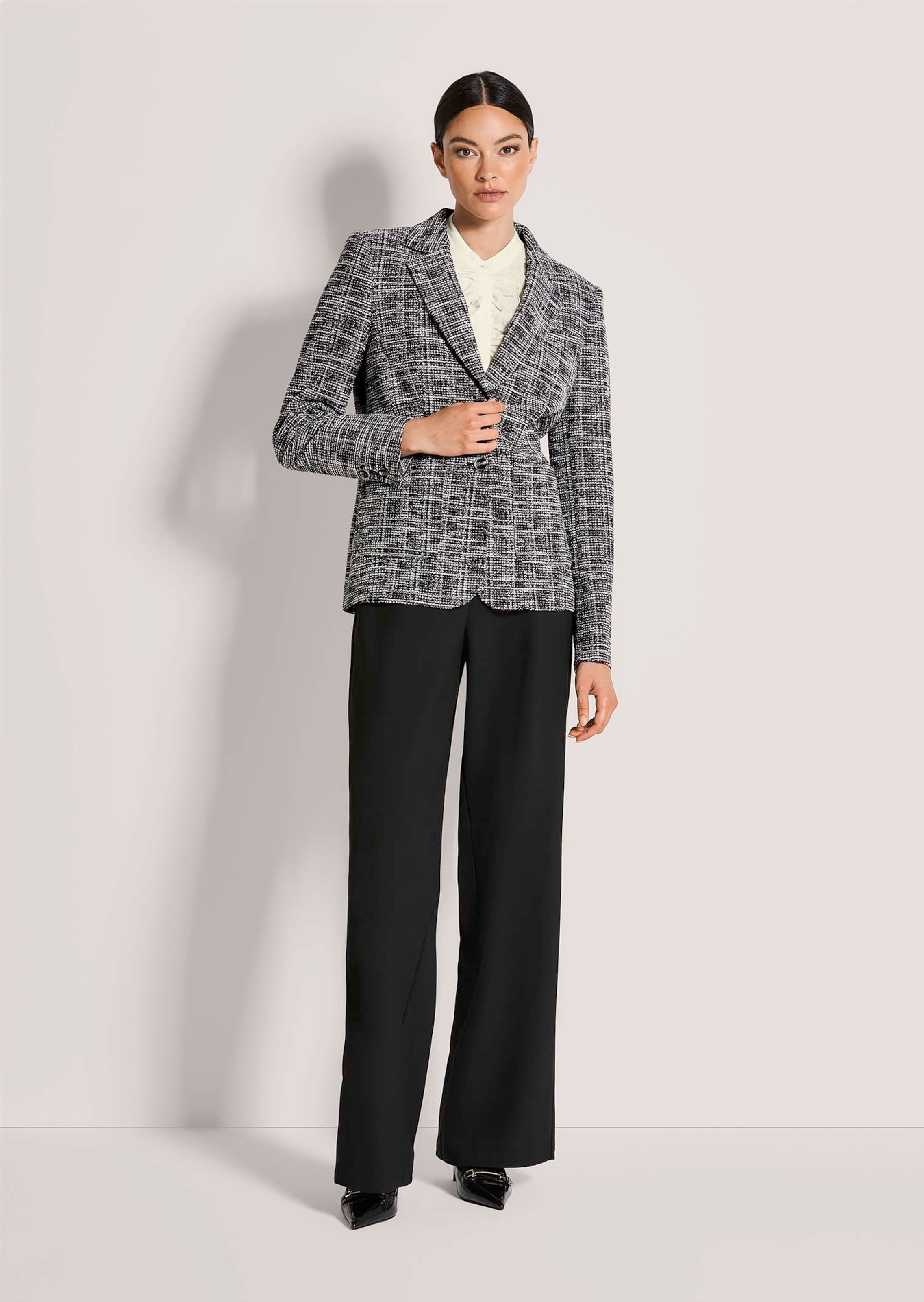 Blazer with metallic yarn
