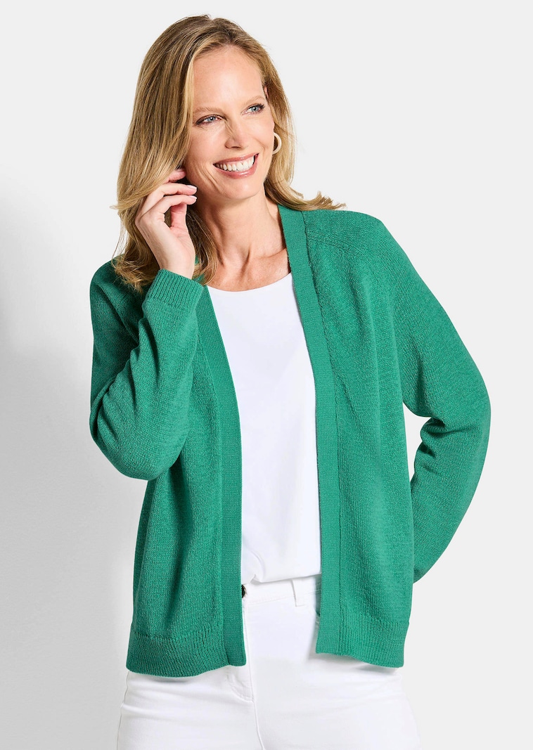 Kurze Strickjacke aus Bändchengarn