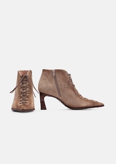 Bottines en cuir avec un laçage original thumbnail 4