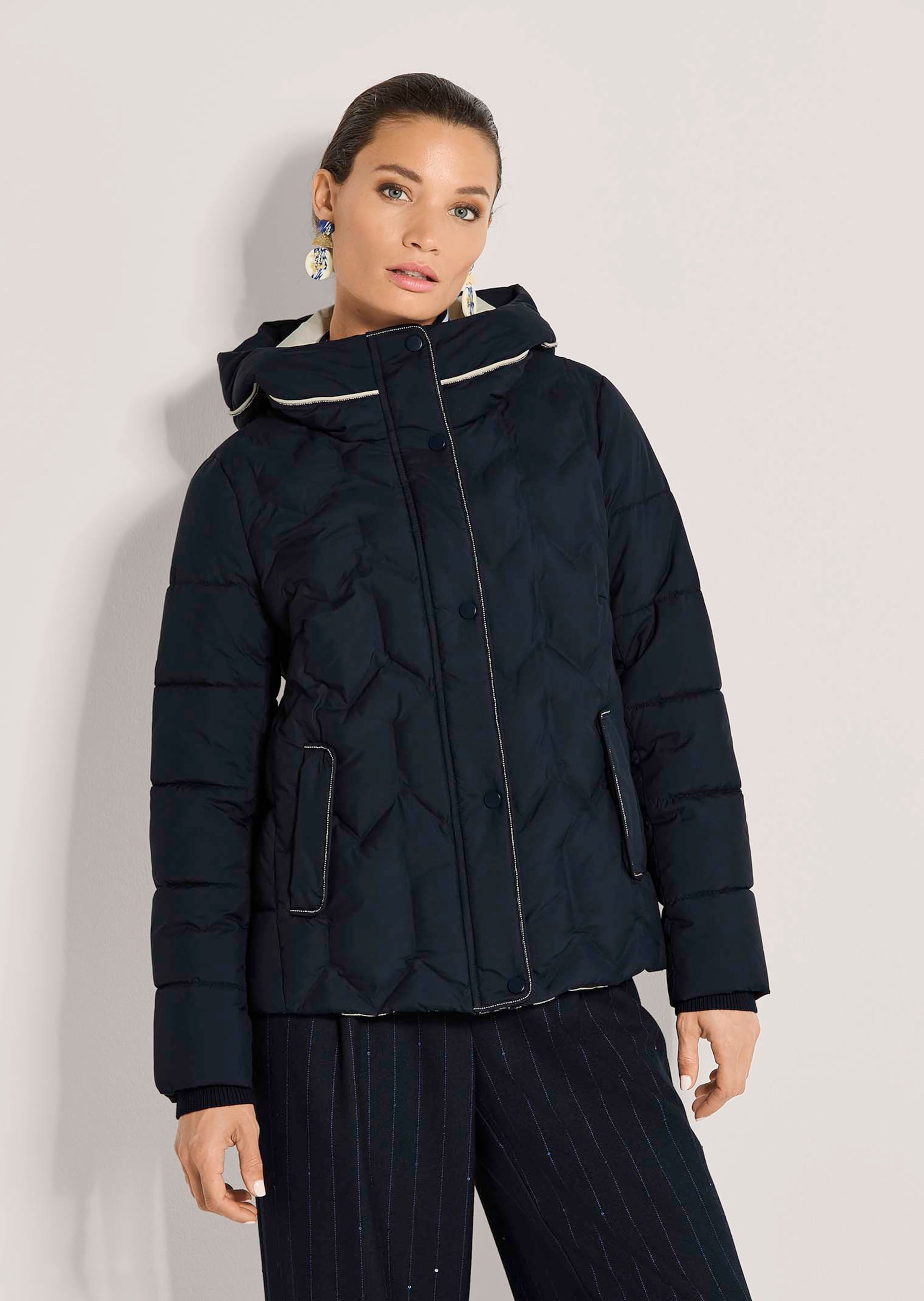 Edle Steppjacke mit dekorativen Details