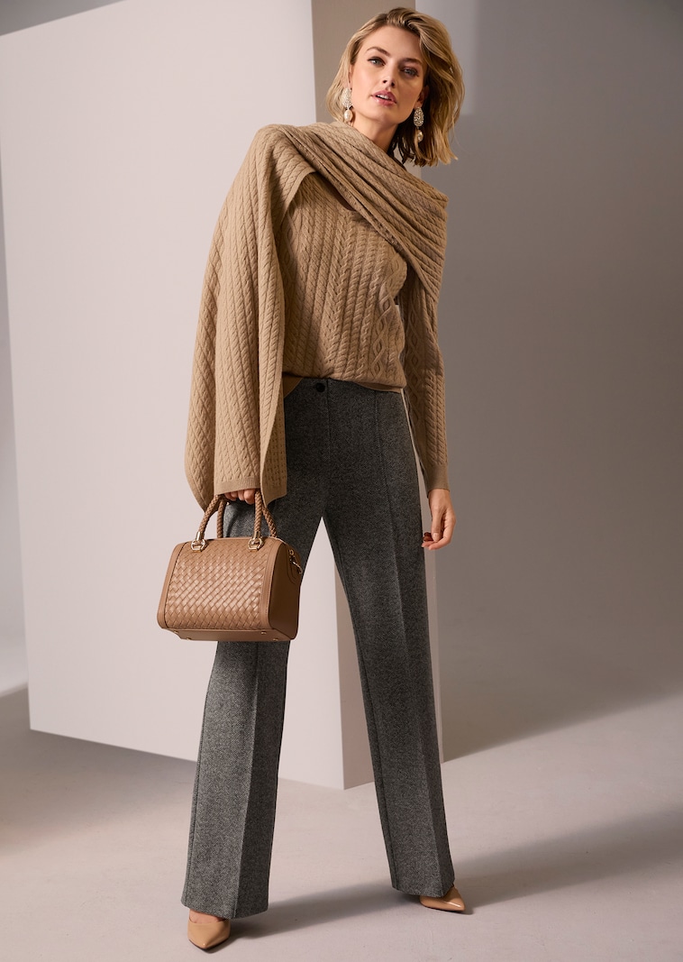Cashmere jumper with V-neckline