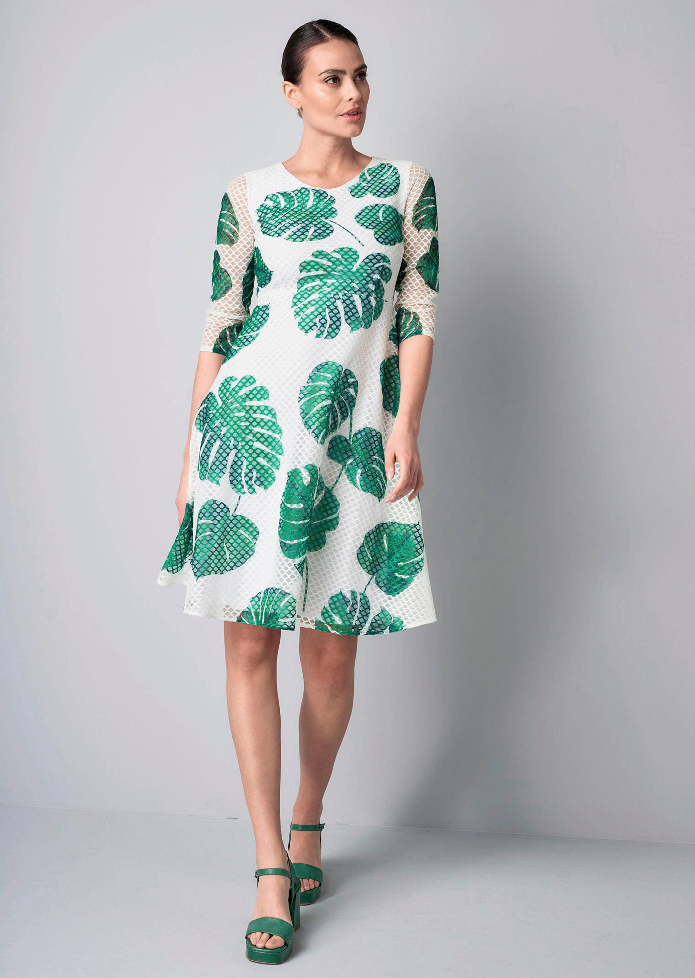 Kleid aus Lochspitze