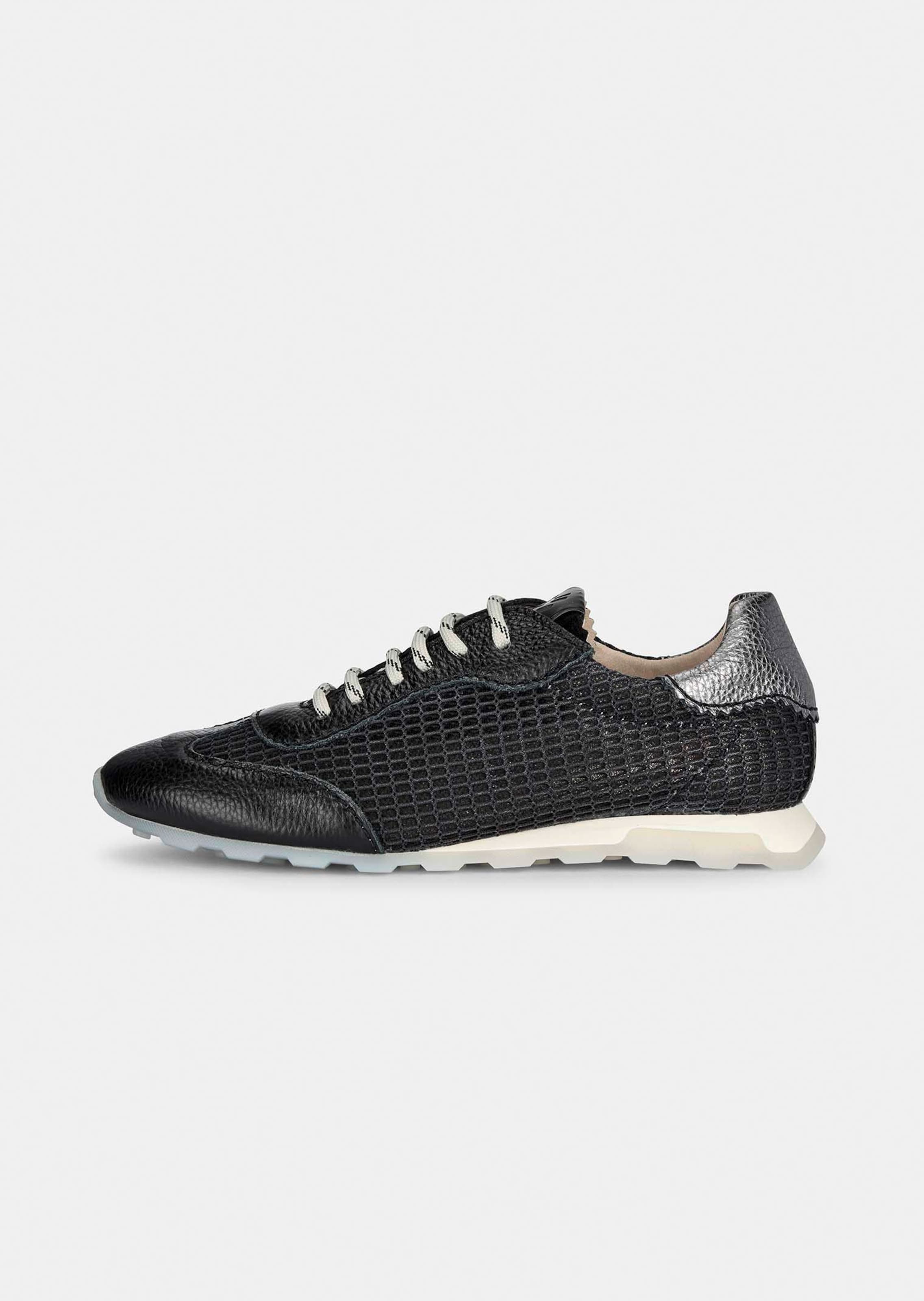 Sneakers thumbnail 4