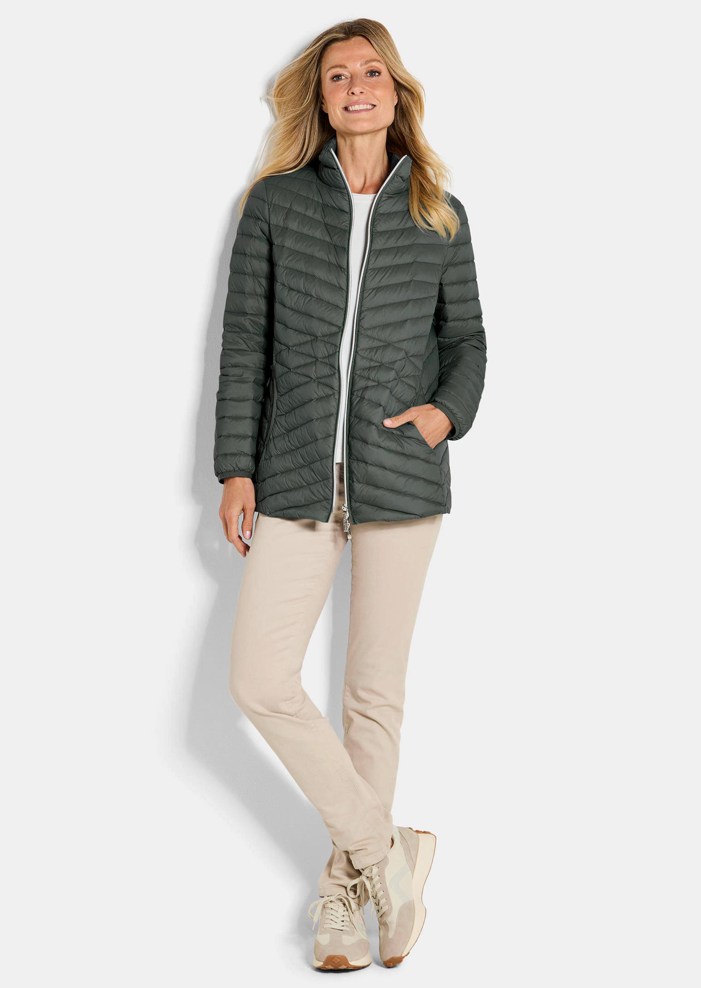 Daunenjacke mit femininer Steppung thumbnail 2