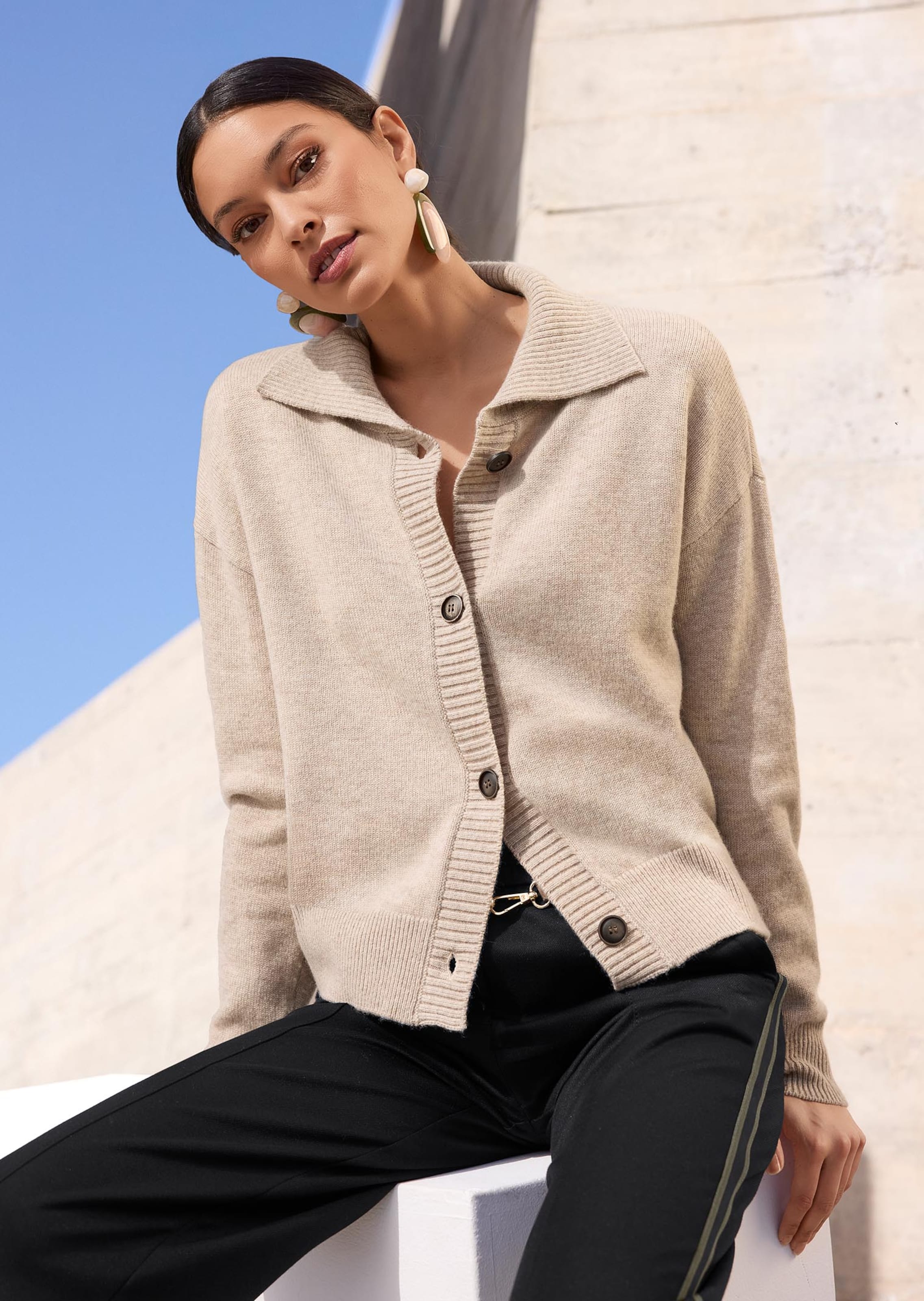 Strickjacke mit Polokragen