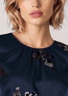 Satinbluse mit Paillettenmotiven thumbnail 6