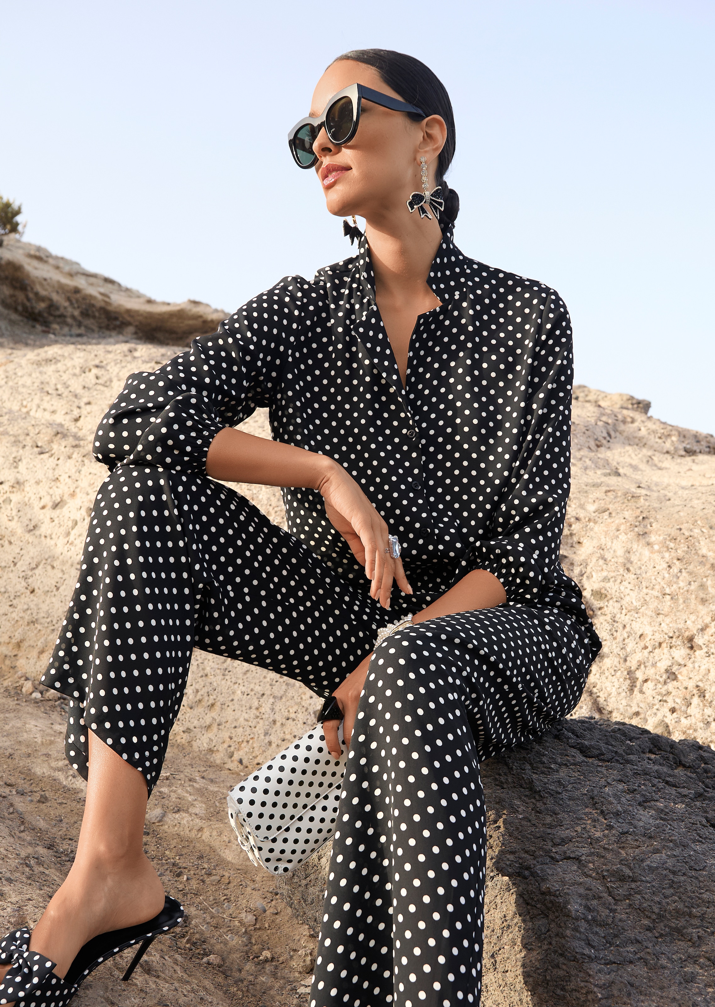 Cropped polka dot trousers