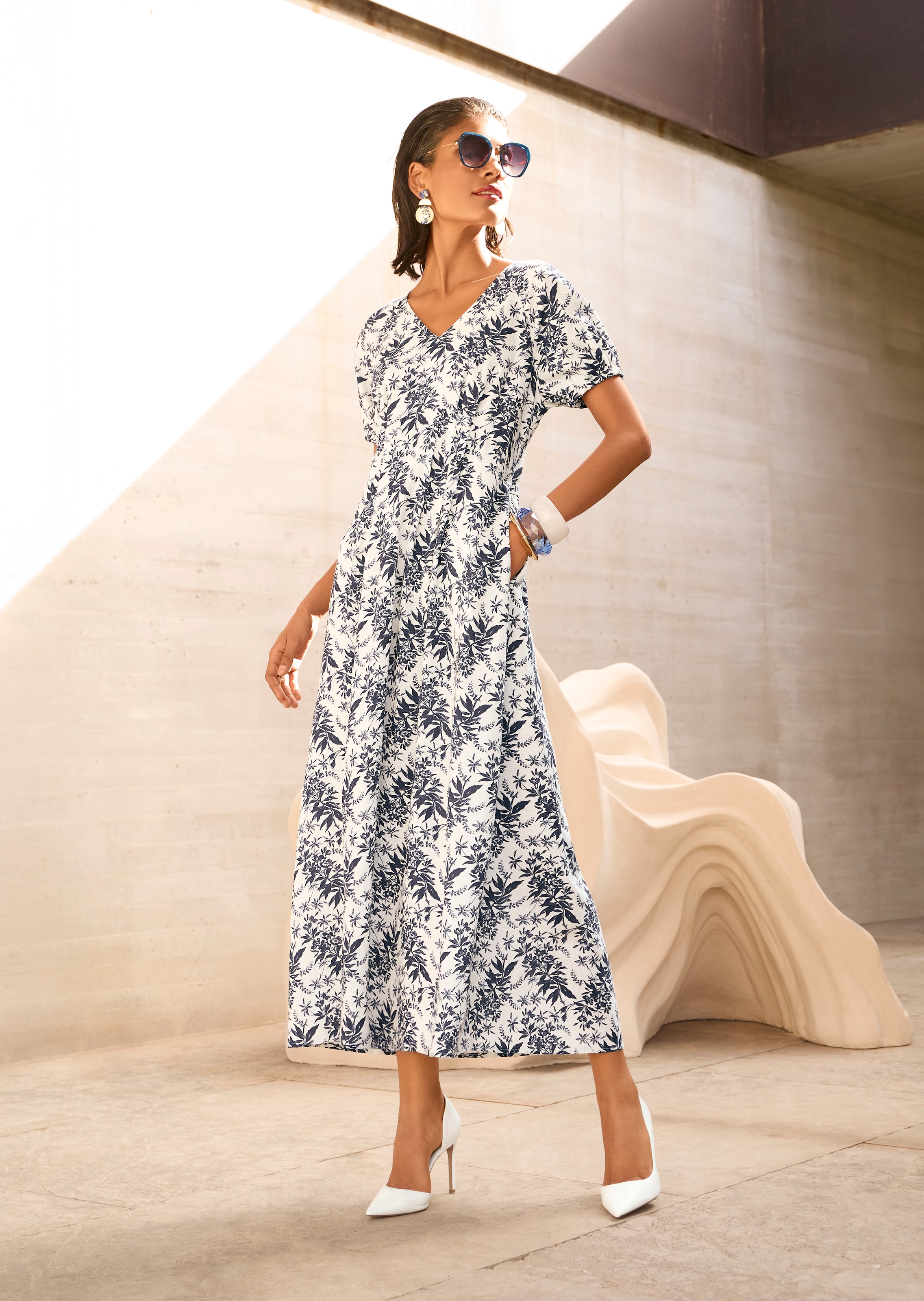 Blumenkleid mit V-Ausschnitt