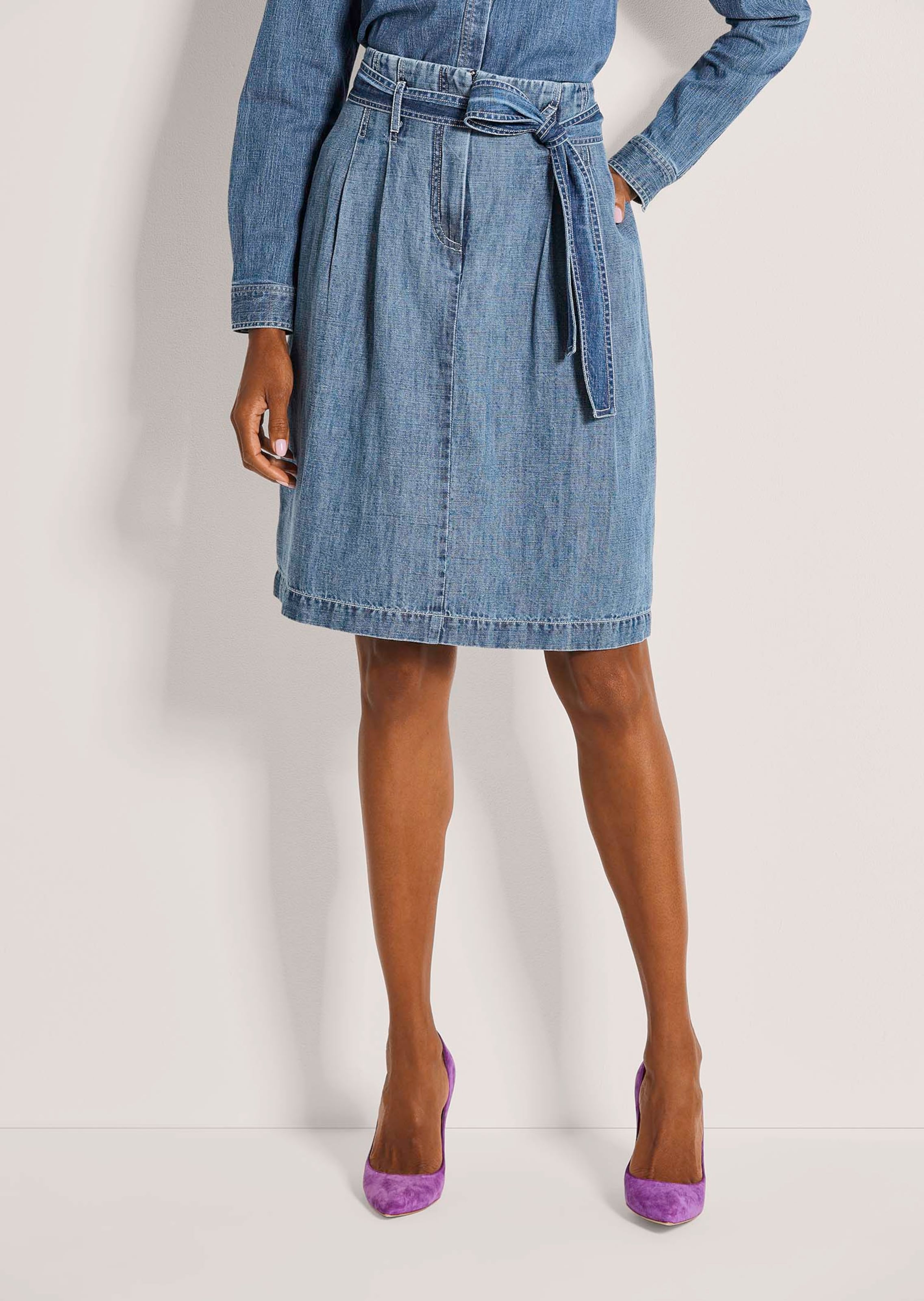 Jeansrock mit Bindegürtel