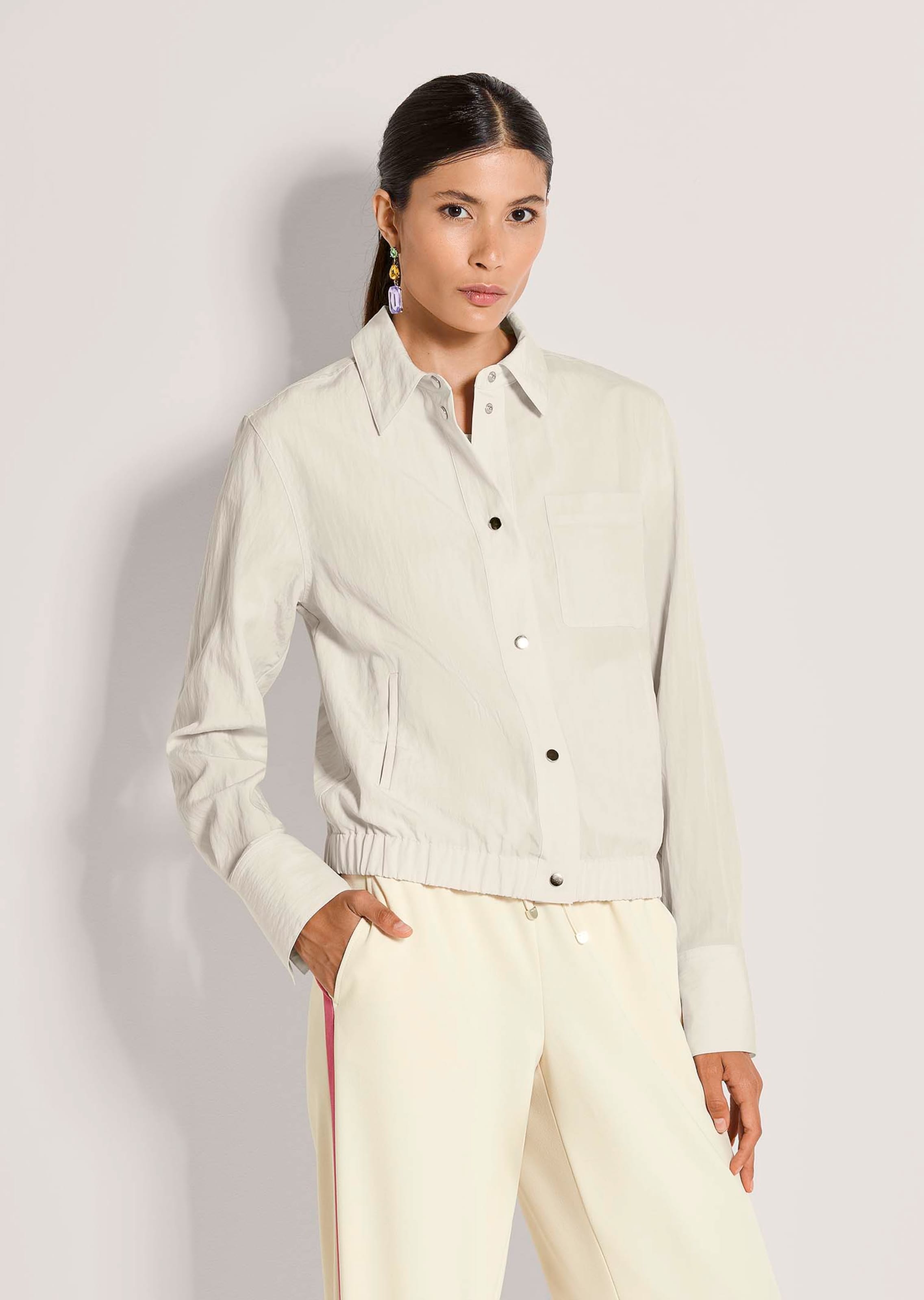 Sportive Bluse im Blousonstil