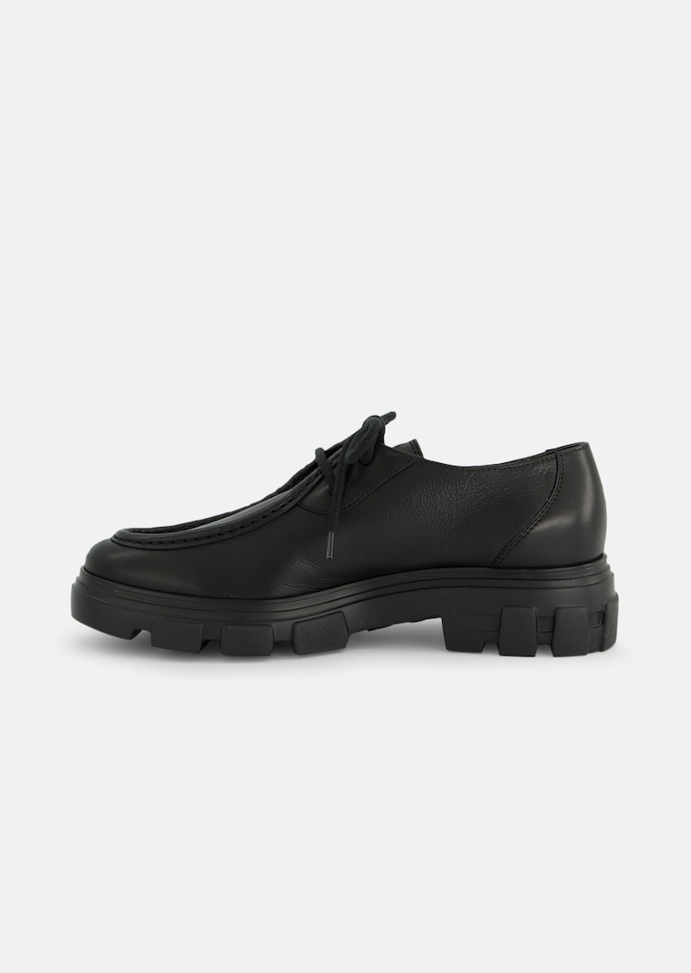 Chaussures à lacets avec couture mocassin
