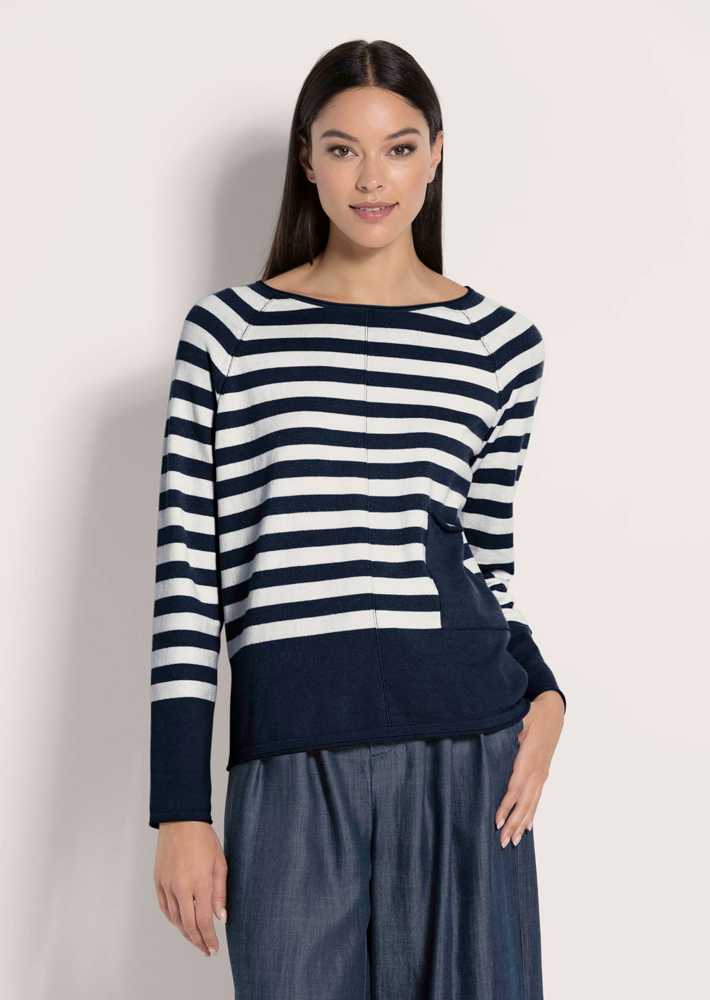 Rundhals-Pullover mit Tasche