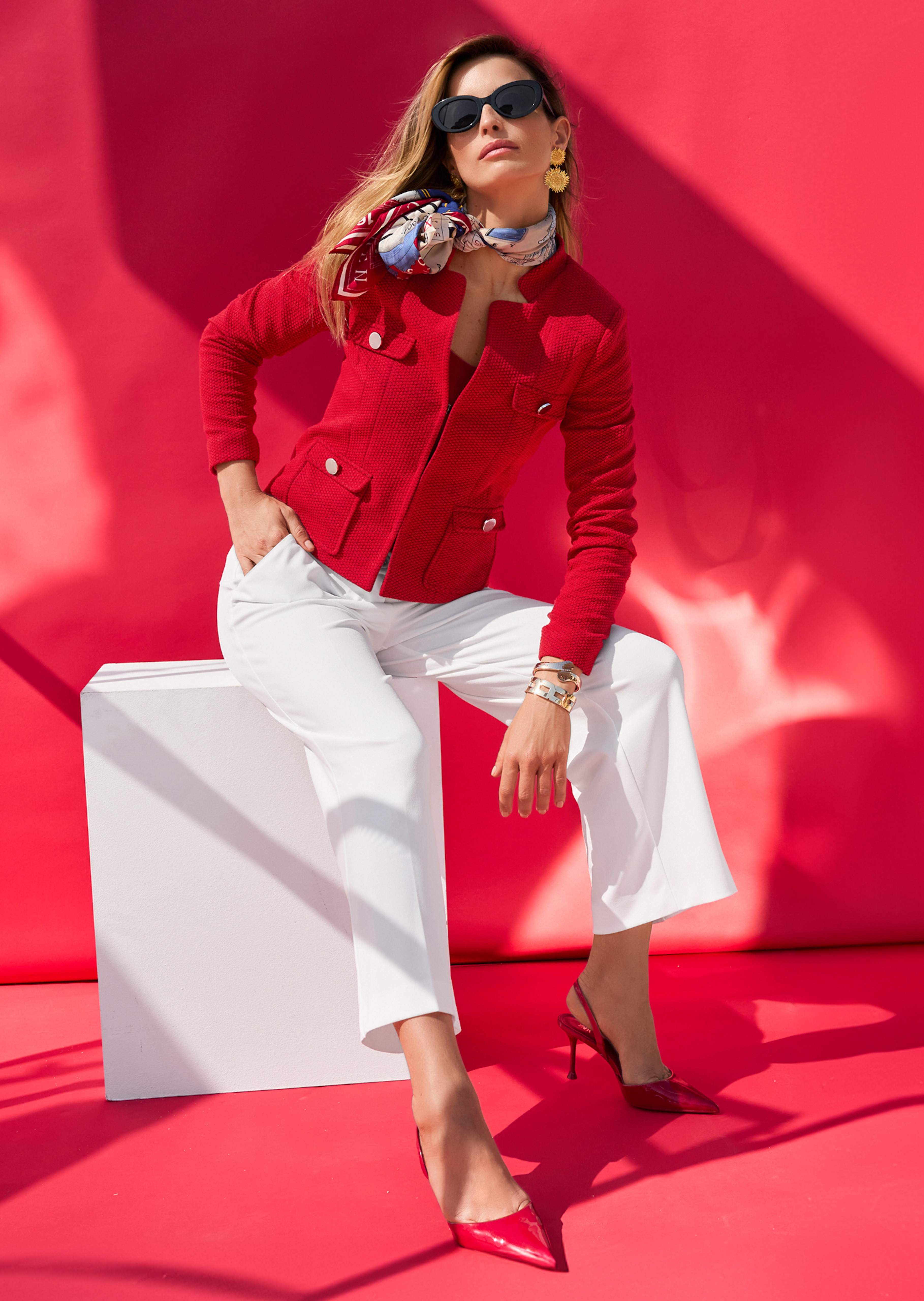 Kurzer Jersey-Blazer mit Stehkragen