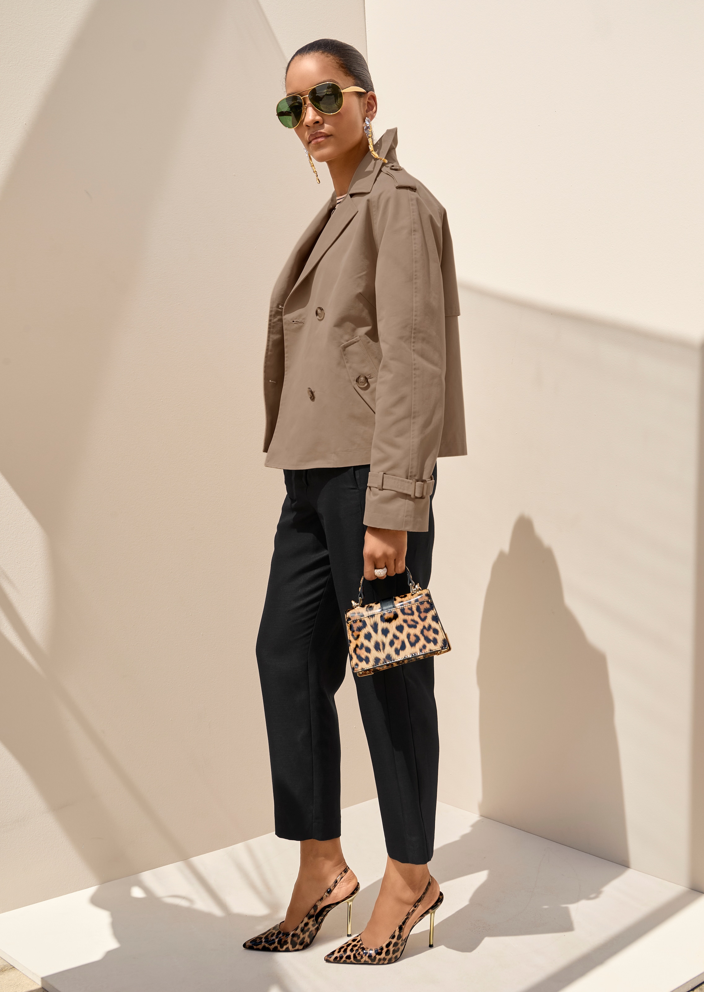 Kurze Jacke im klassischen Trench-Stil
