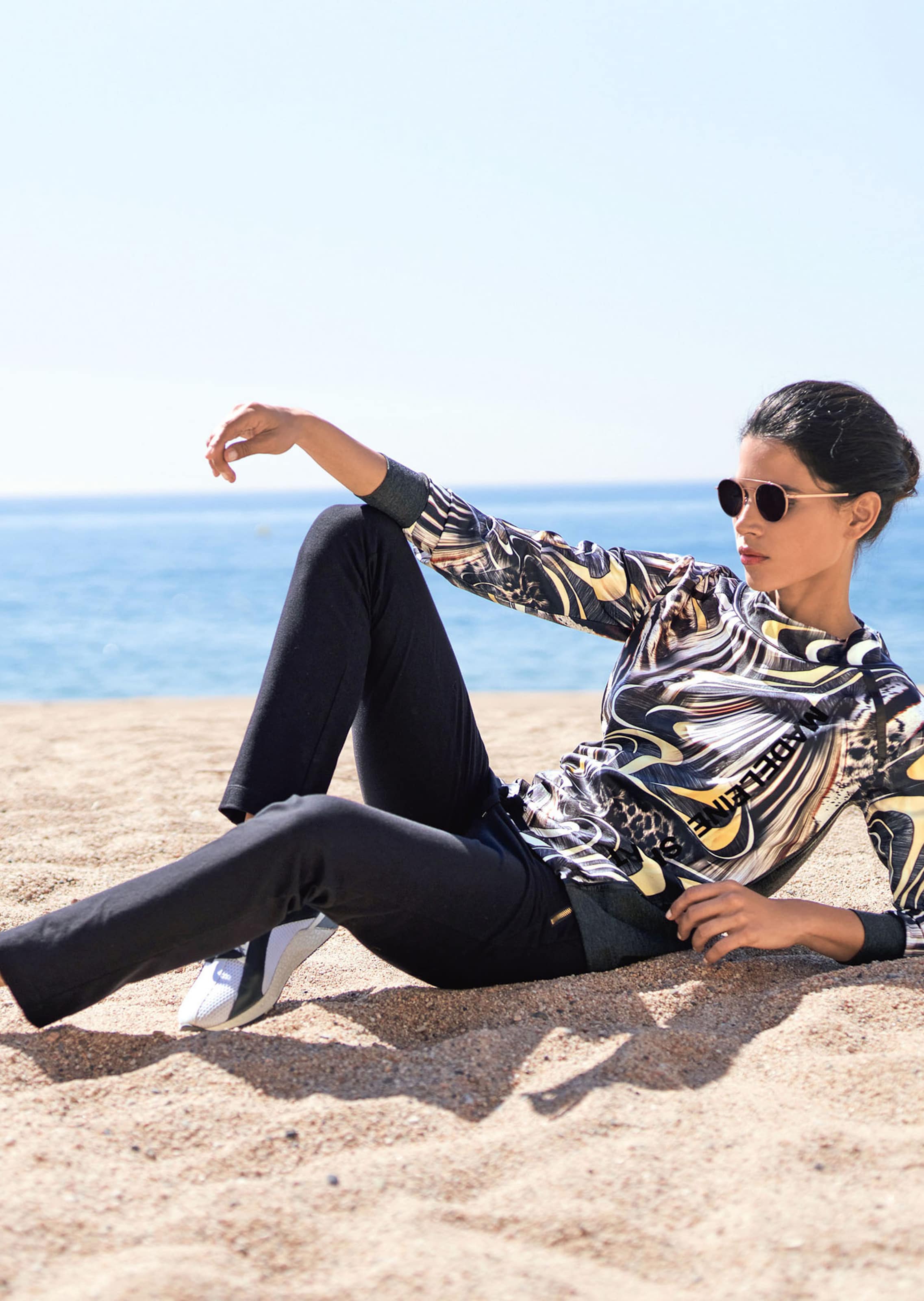 Sweatshirt mit abstraktem Animalprint und Lederakzenten