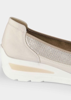Ballerinas aus glänzendem Leder thumbnail 3