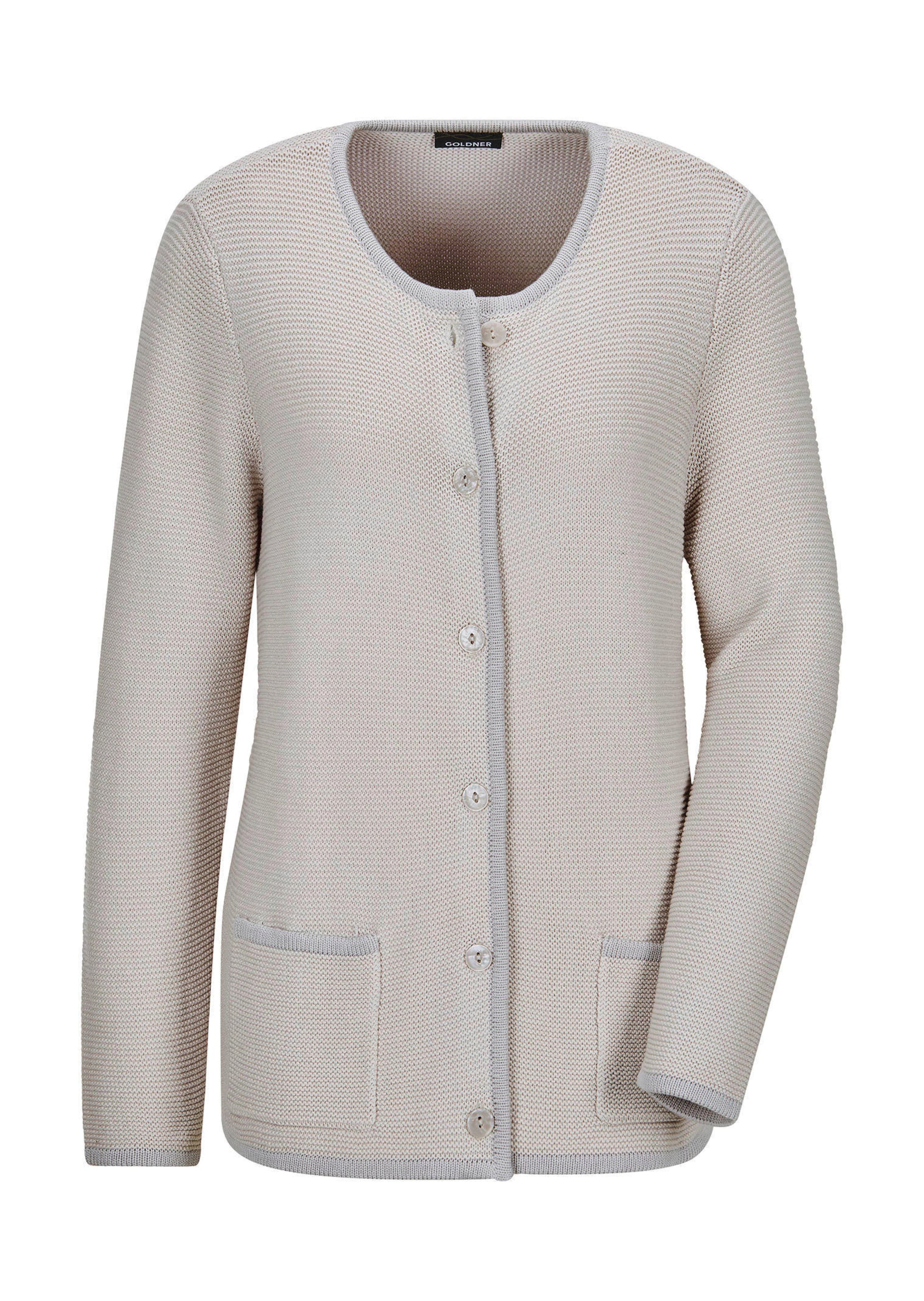 Strickjacke mit aufgesetzten Taschen