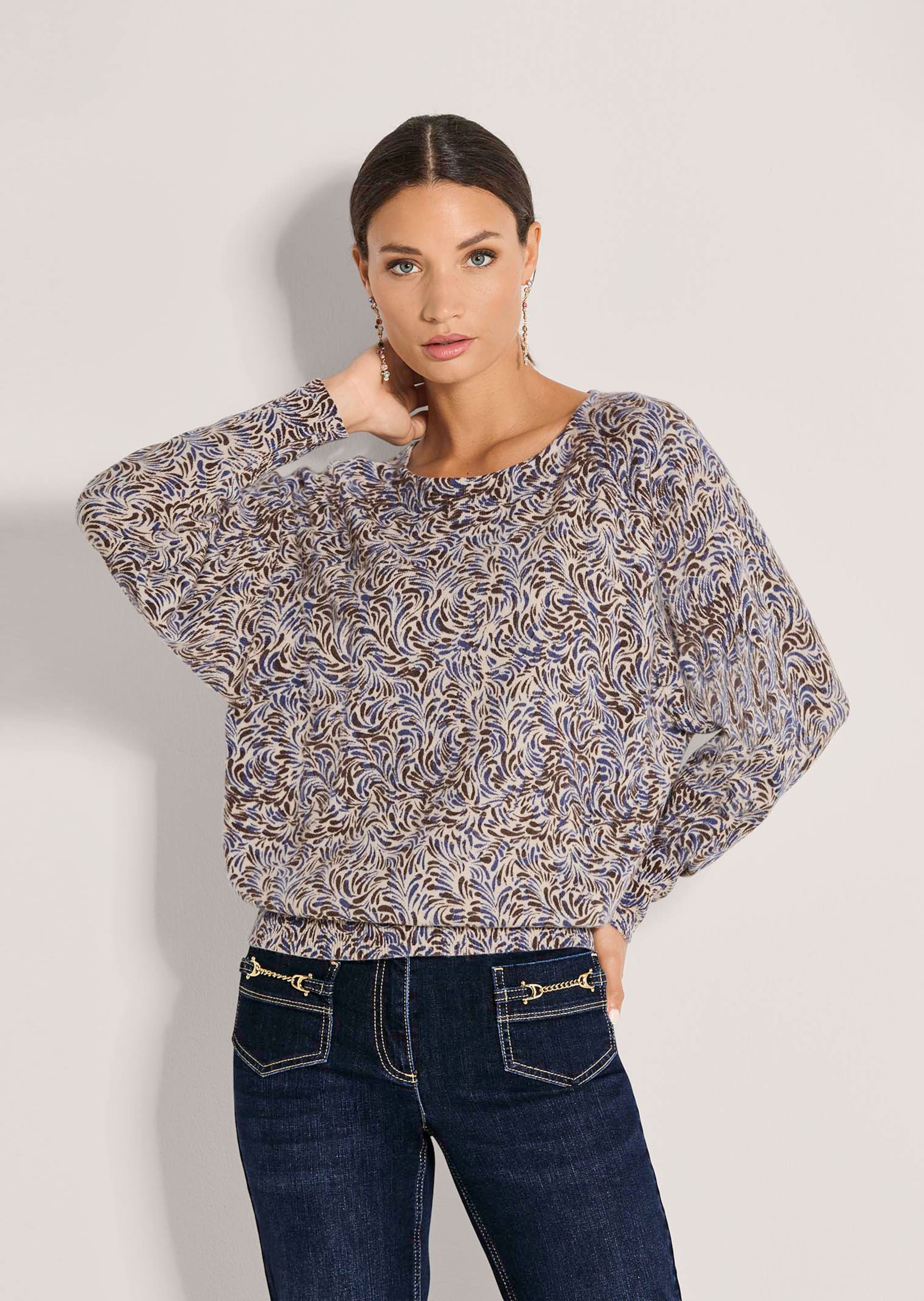 Bedruckter Kaschmirpullover mit Fledermausärmeln