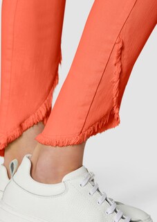 Schlanke Jeans mit Fransensaum thumbnail 6