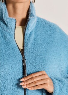 Veste courte en fausse fourrure tendance thumbnail 6
