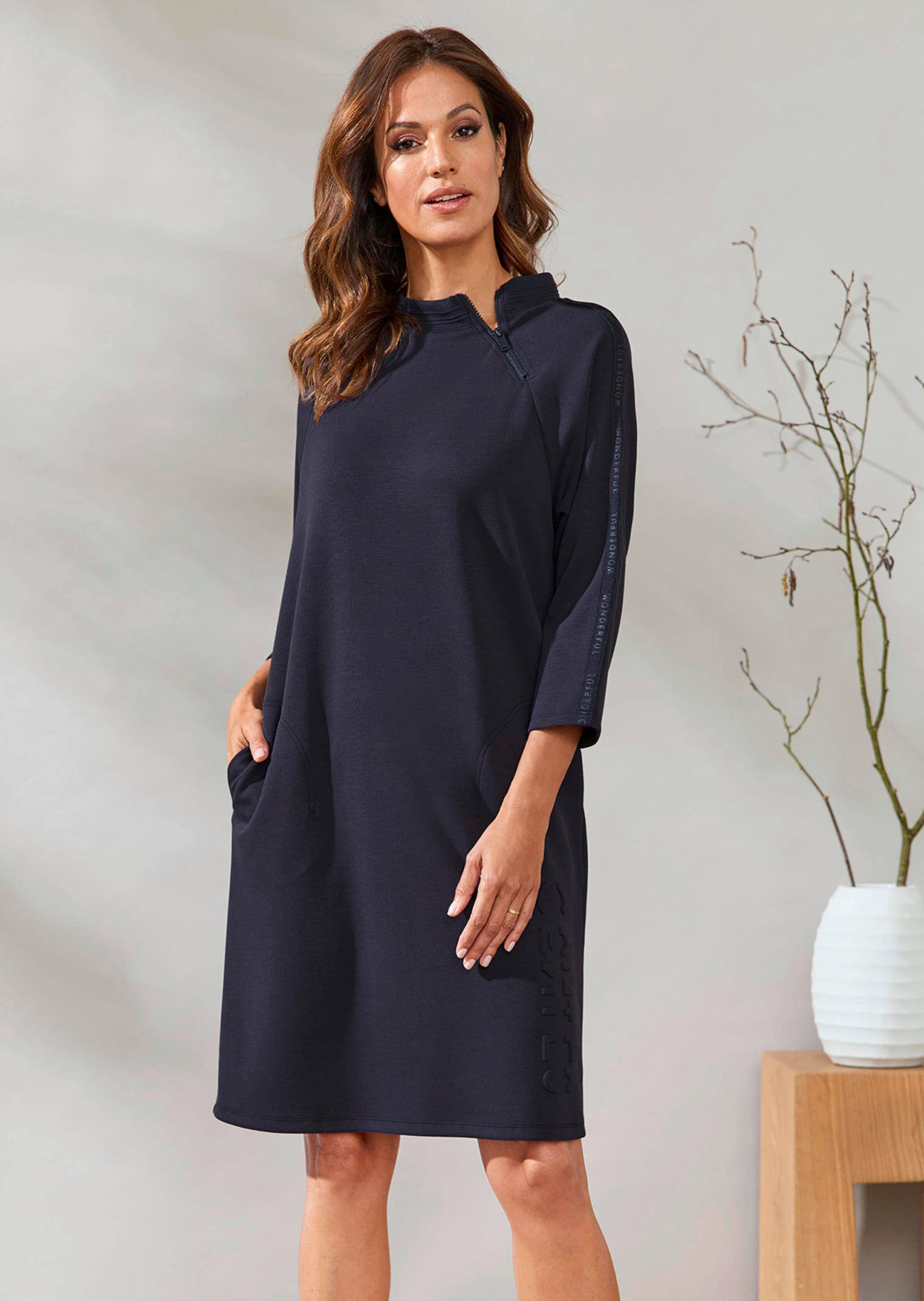 Sweatkleid mit Stehkragen thumbnail 5