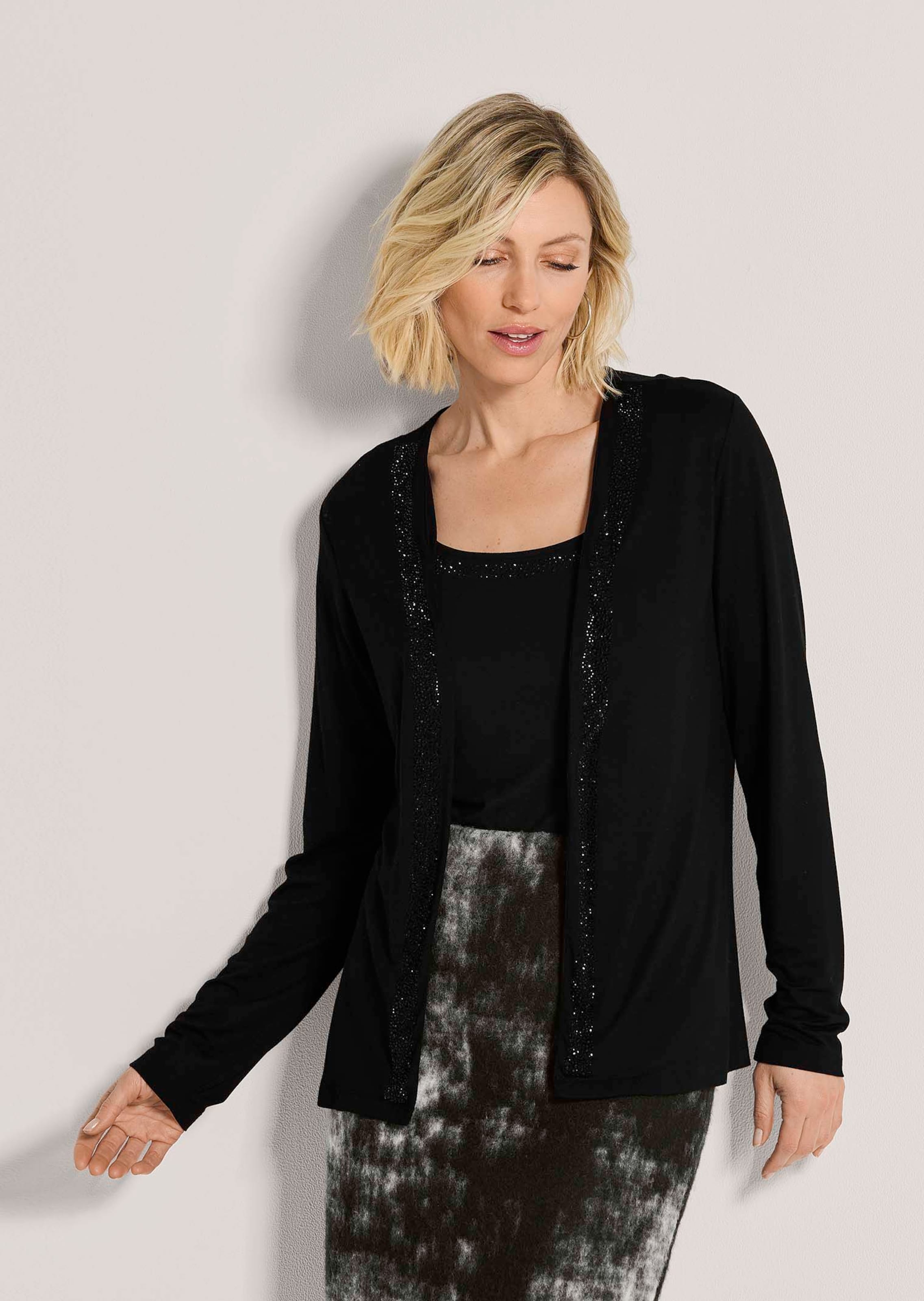 Verschlusslose Shirtjacke mit funkelnden Steinchen