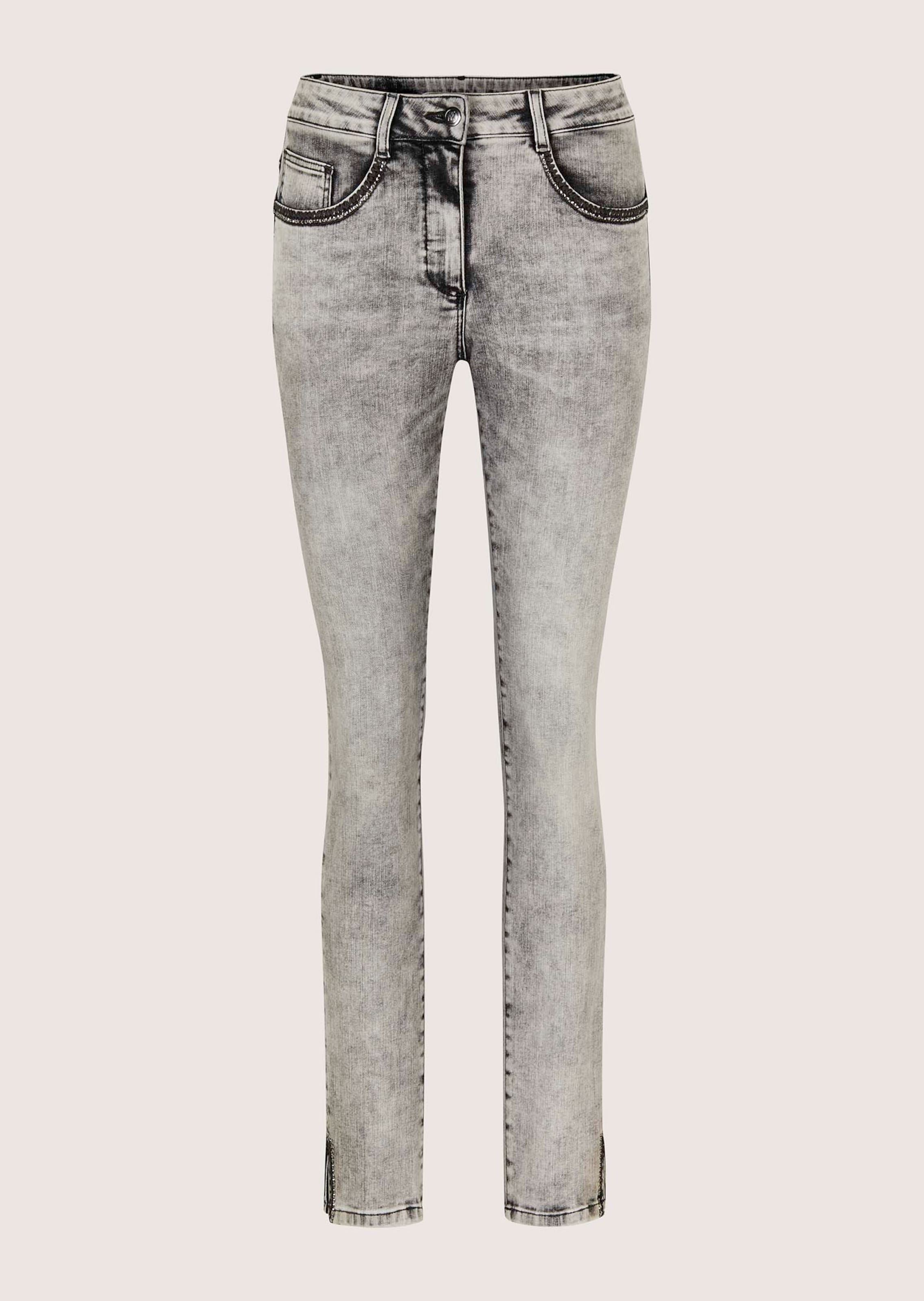 Slim-fit jeans with rhinestones and embroidery