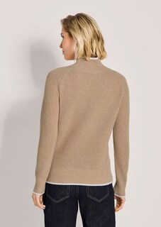 A wool jumper with ribbed trims in a contrasting colour and a textured knit thumbnail 4