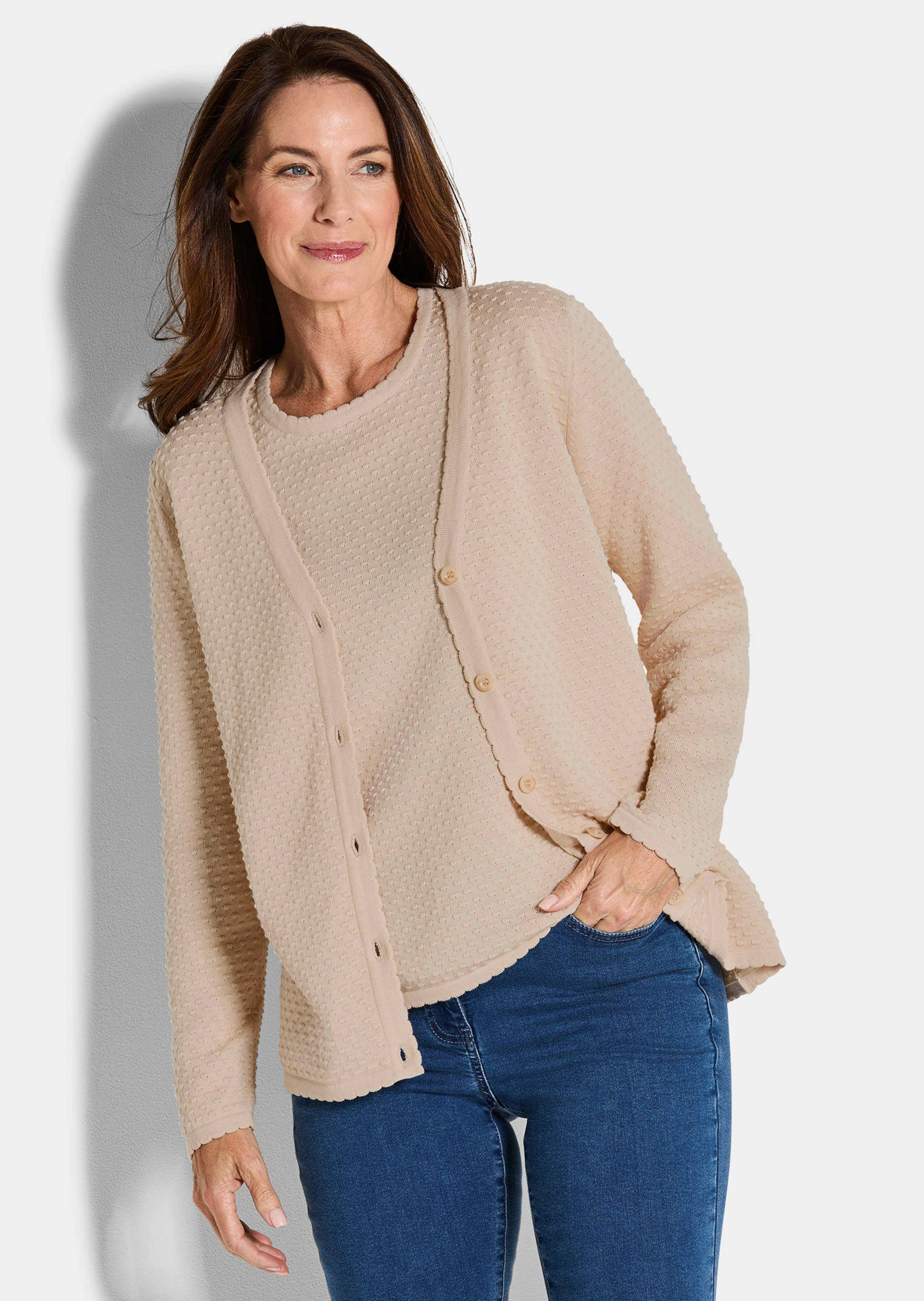 Strickjacke mit Pünktchenmuster
