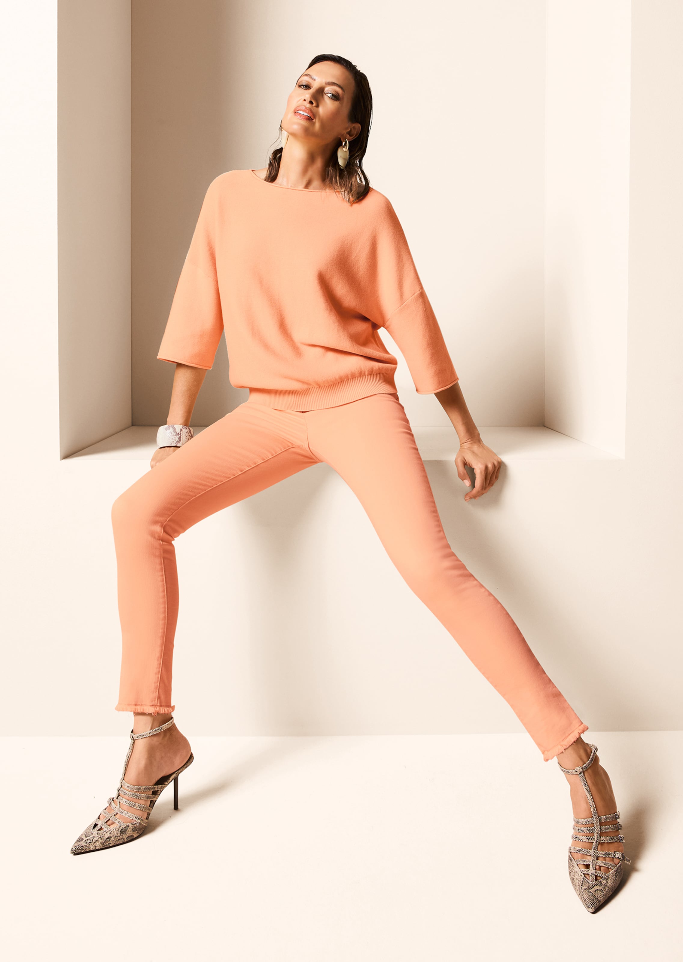 Jeans mit feinem Fransensaum