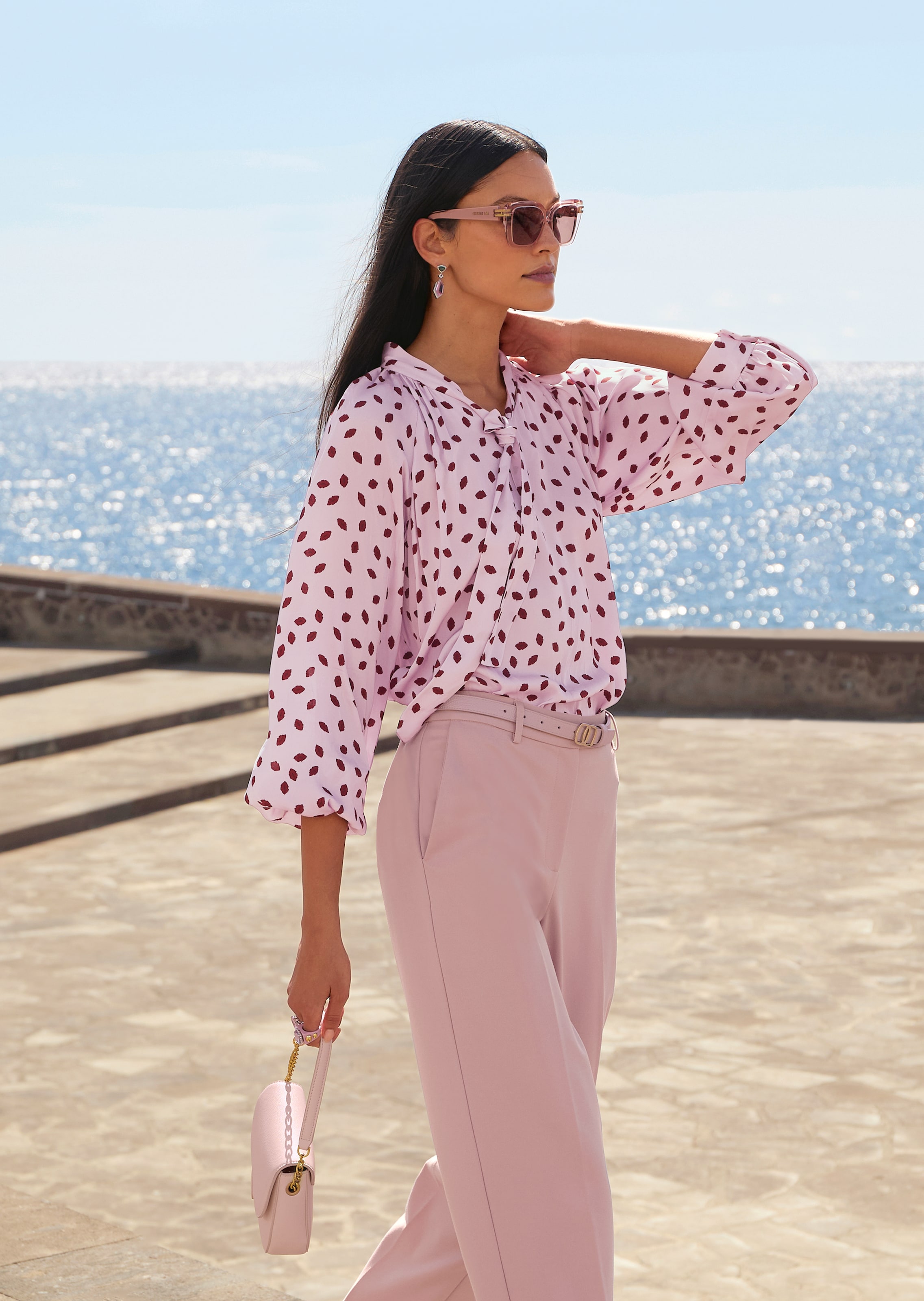 Bluse mit Kussmund-Print und Bindeband