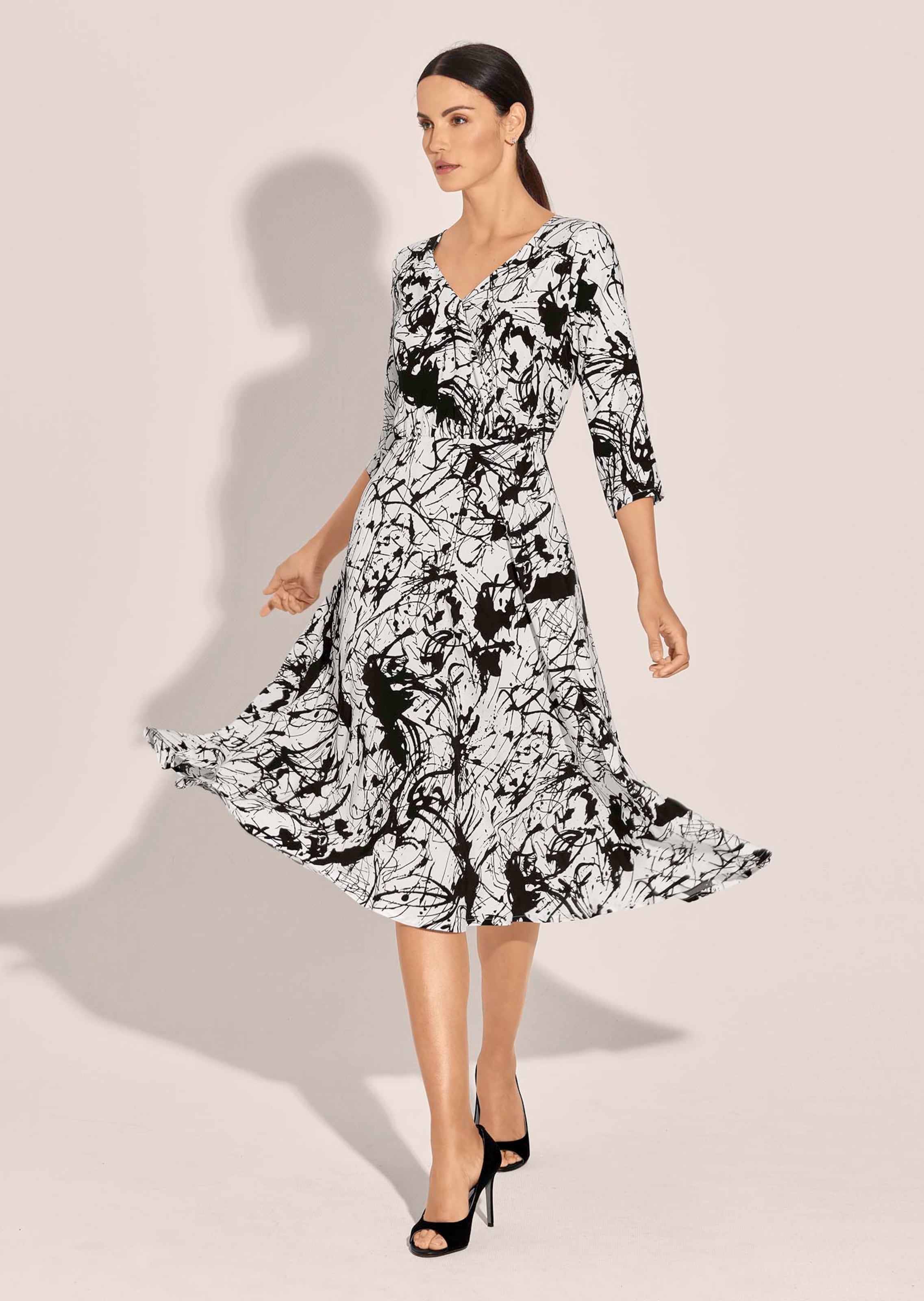 Kleid mit kontraststarkem Unikat-Druck